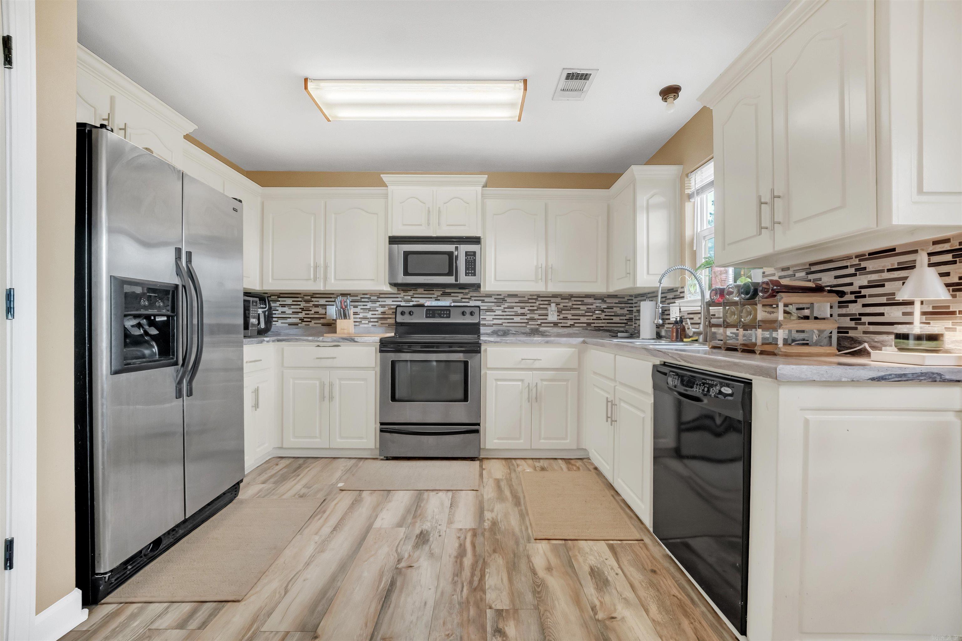 1220 S Chatfield  Benton, AR