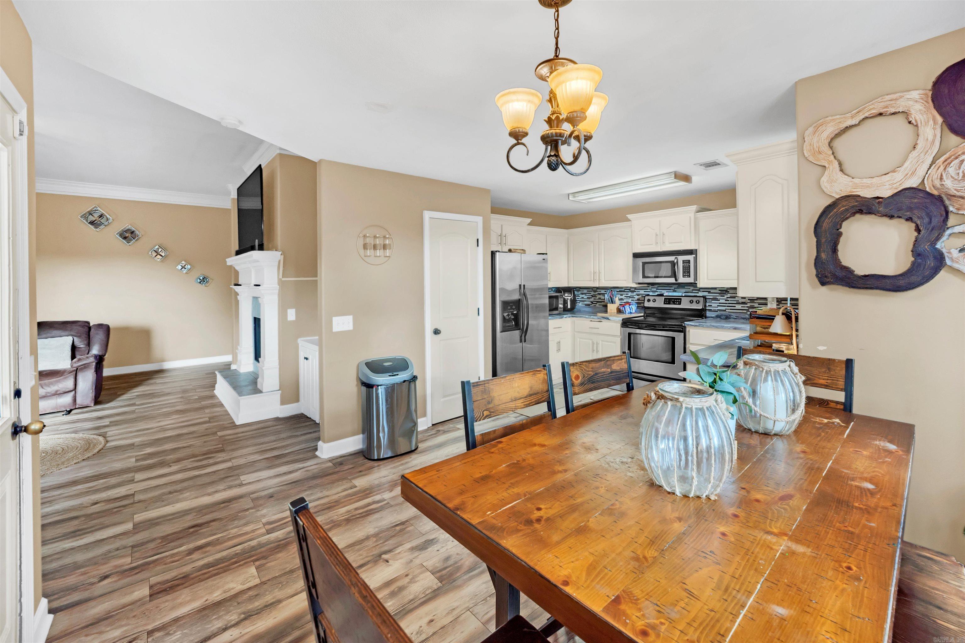 1220 S Chatfield  Benton, AR