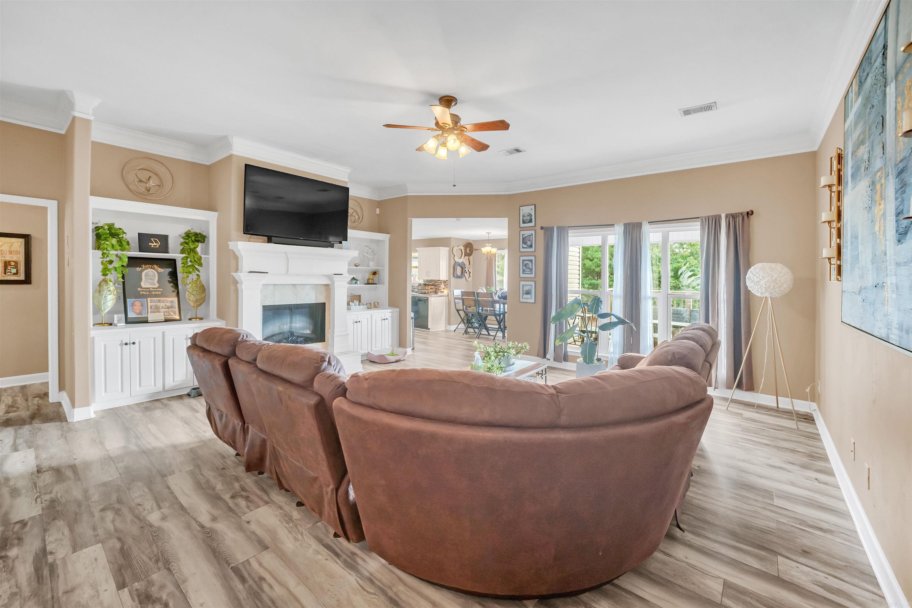 1220 S Chatfield  Benton, AR