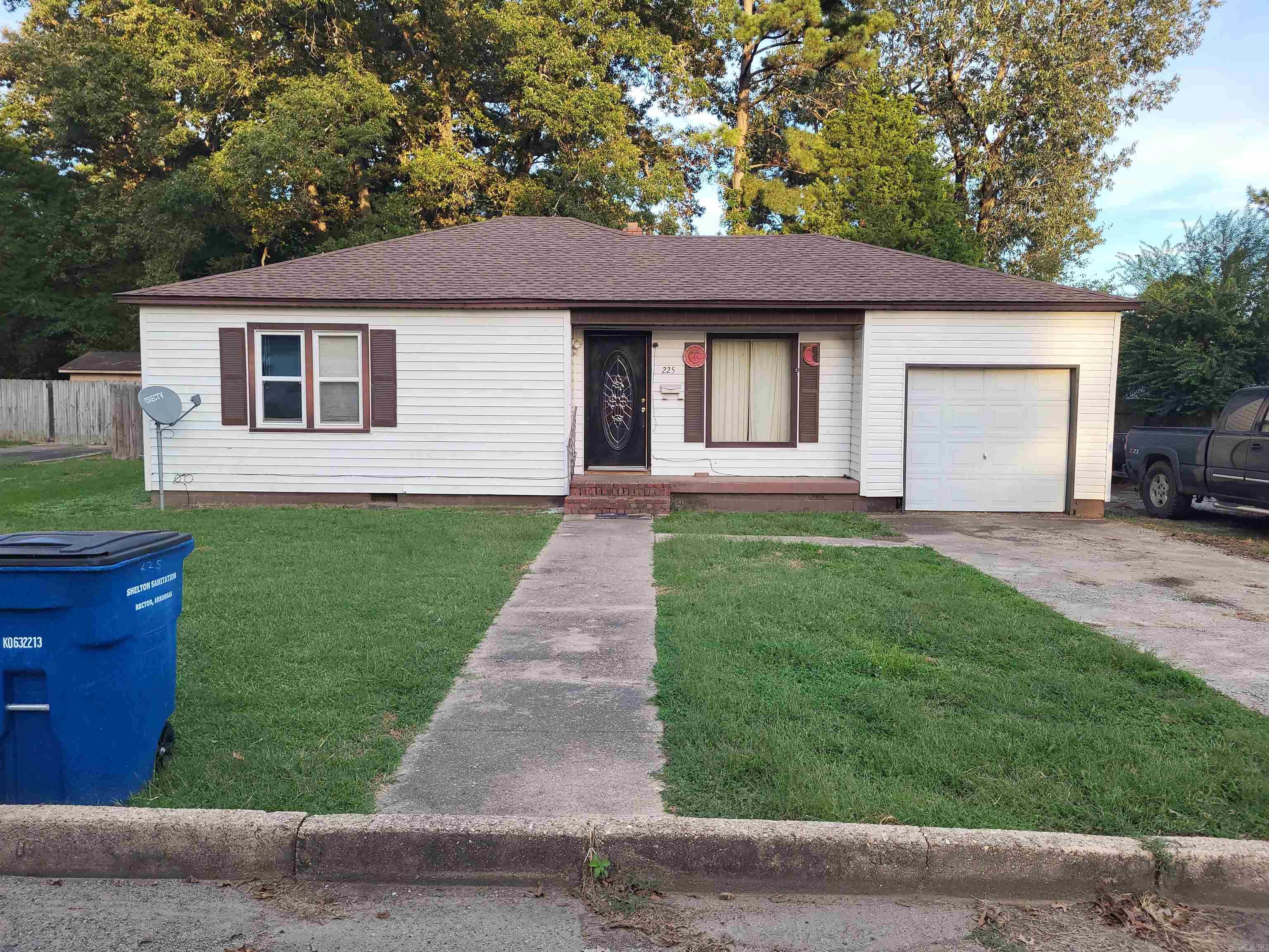 225 S Cagle St  Rector, AR