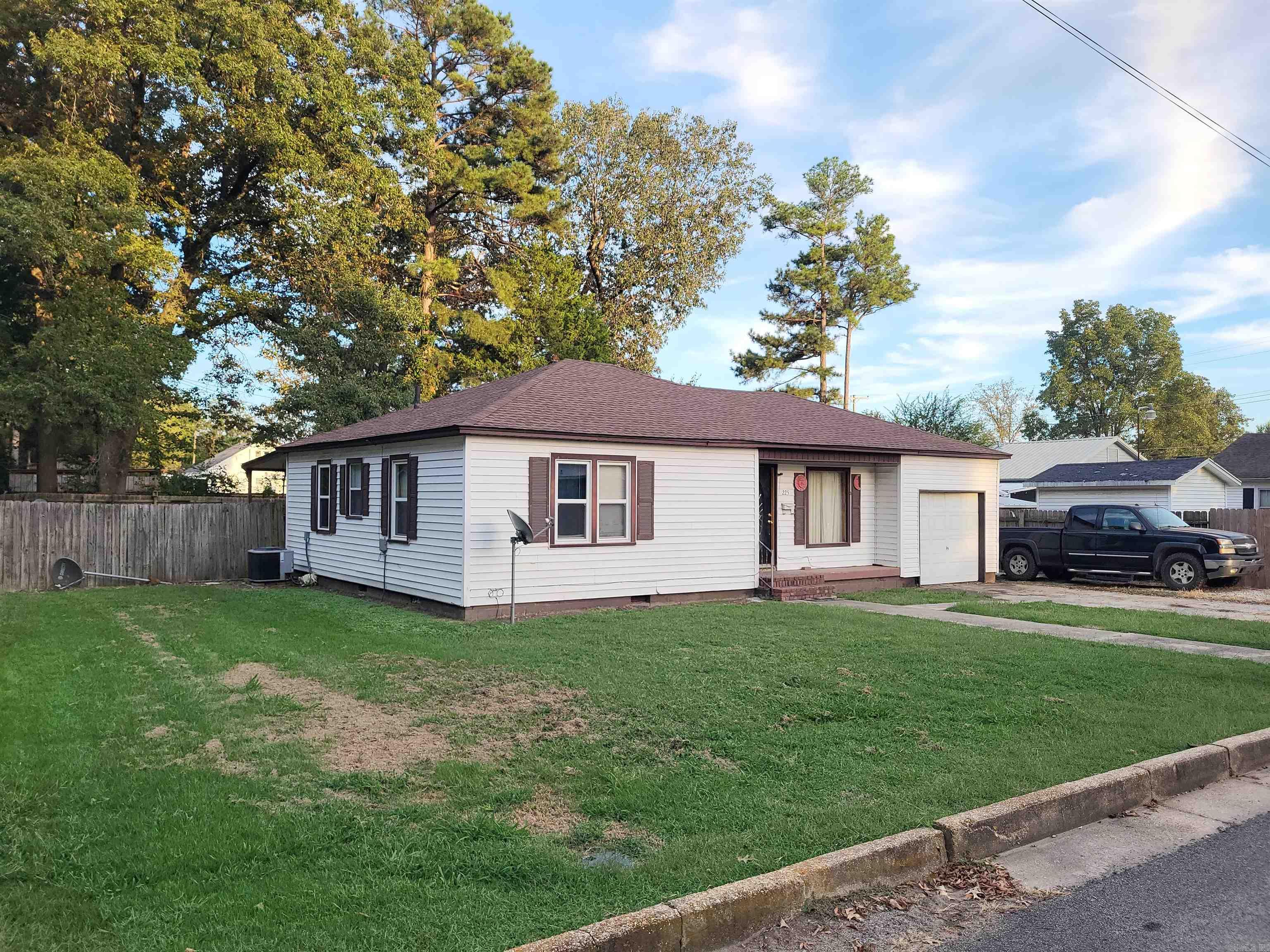 225 S Cagle St  Rector, AR