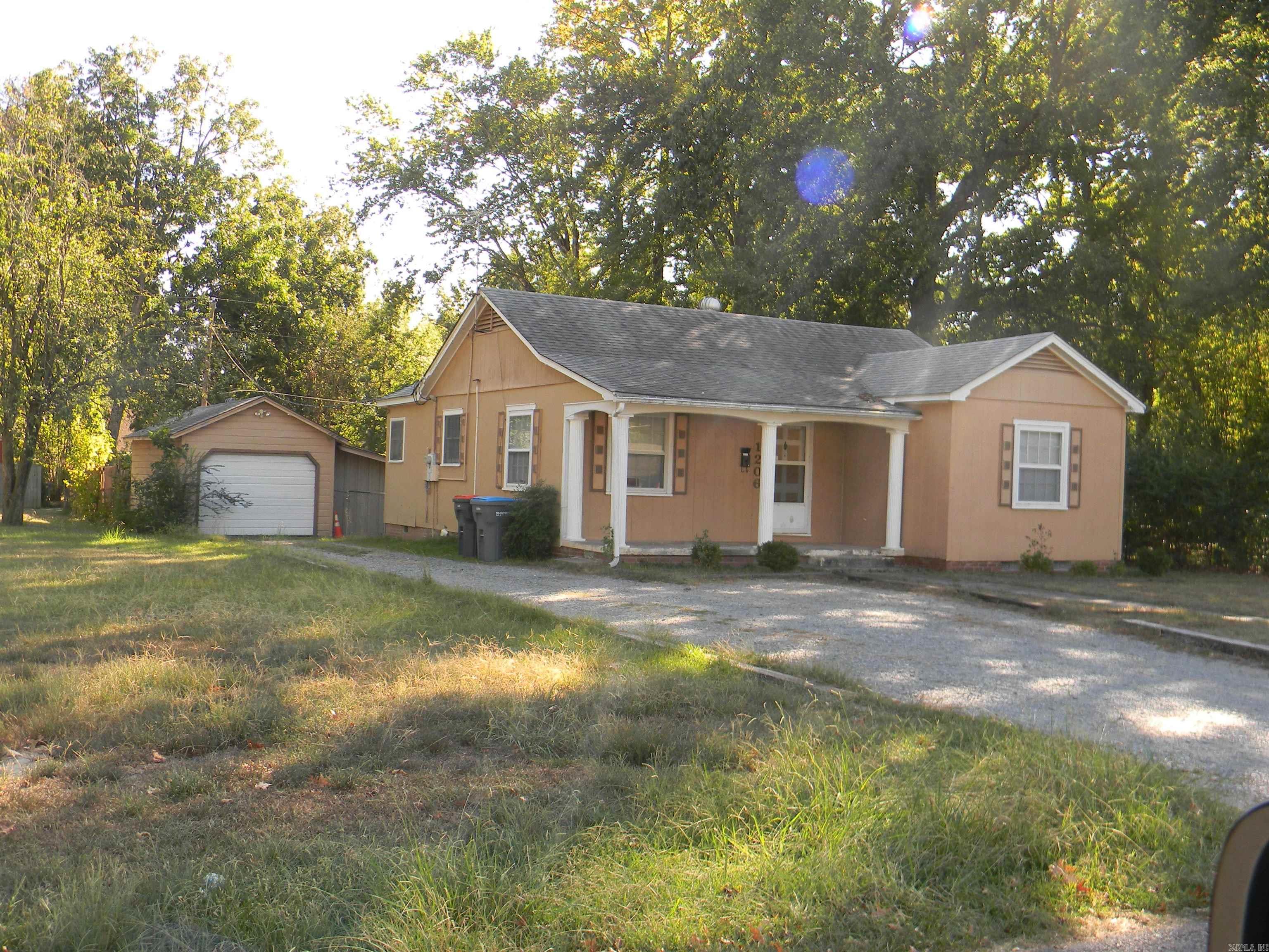 1206 W 30th  Pine Bluff, AR