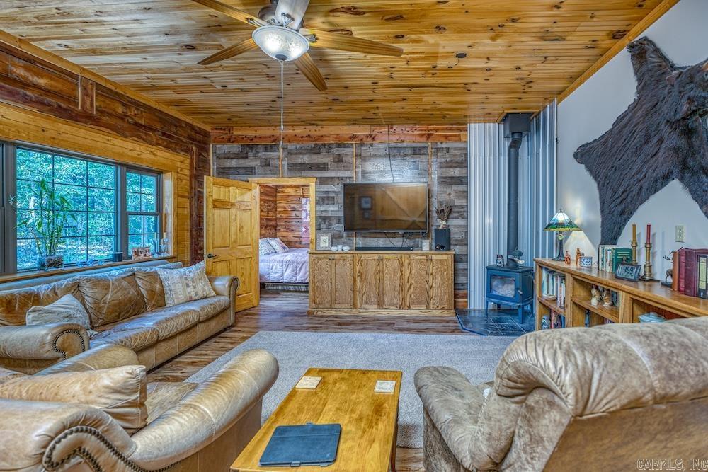 525 Hodge Spring Road Norfork, AR 72658