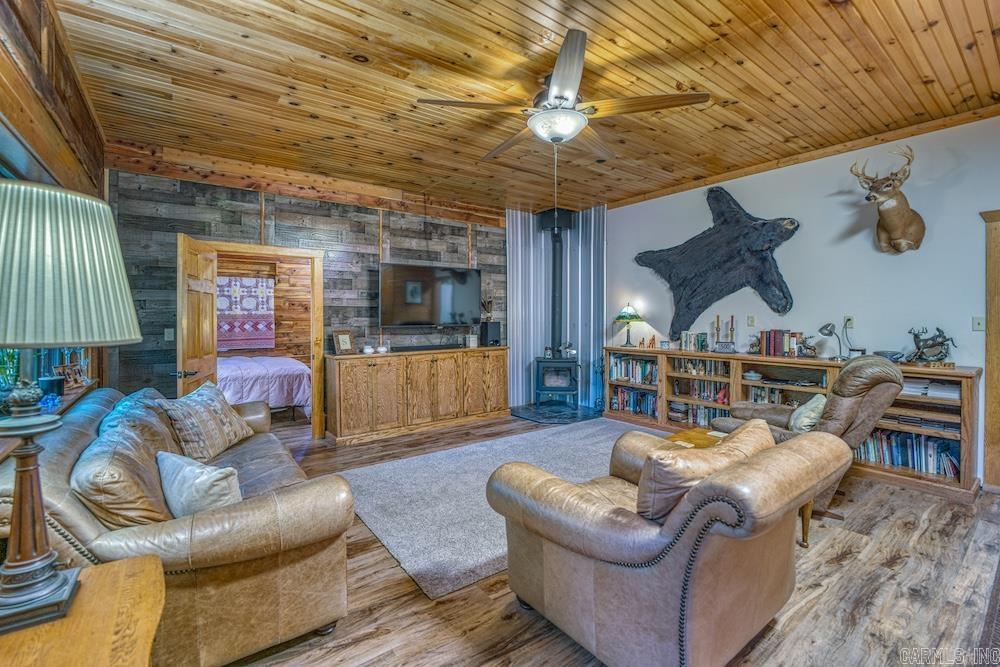 525 Hodge Spring Road Norfork, AR 72658