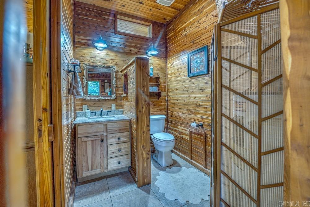 525 Hodge Spring Road Norfork, AR 72658