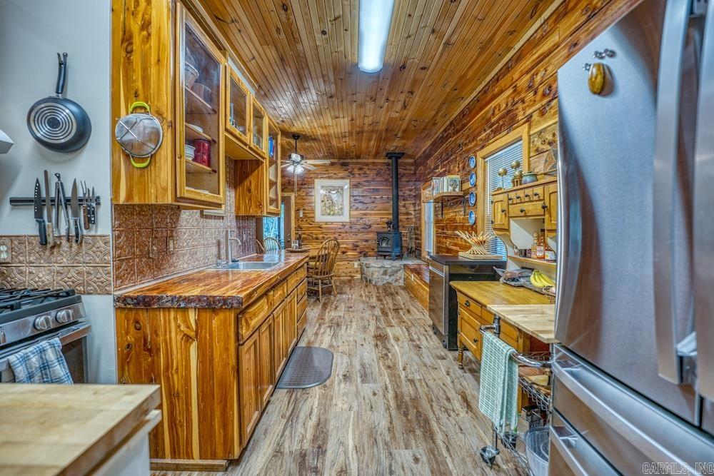 525 Hodge Spring Road Norfork, AR 72658