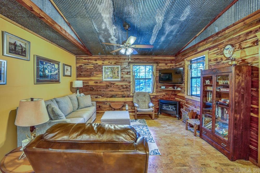525 Hodge Spring Road Norfork, AR 72658