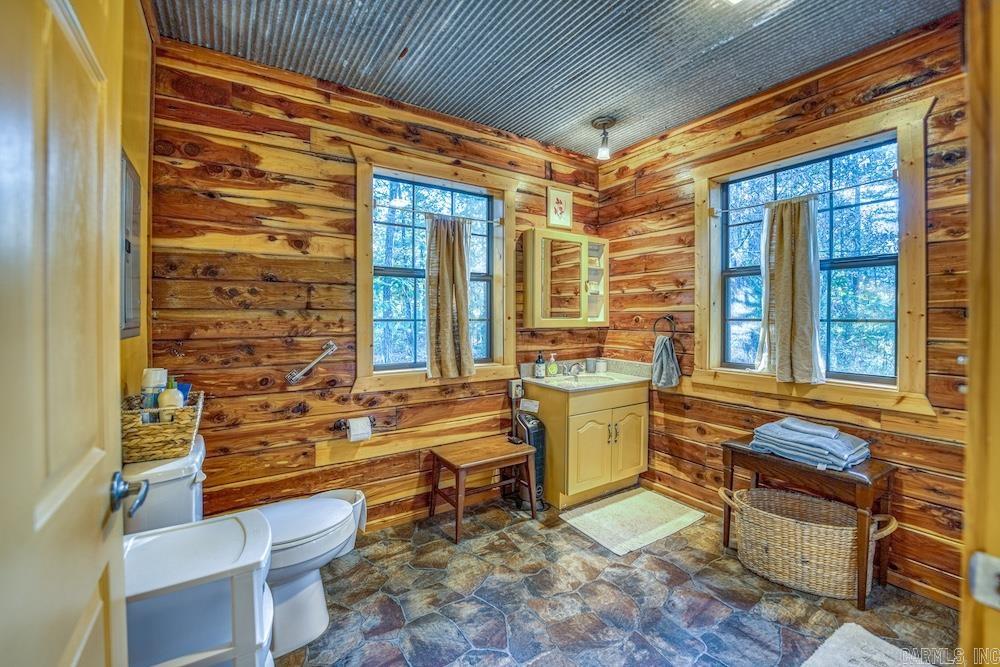 525 Hodge Spring Road Norfork, AR 72658