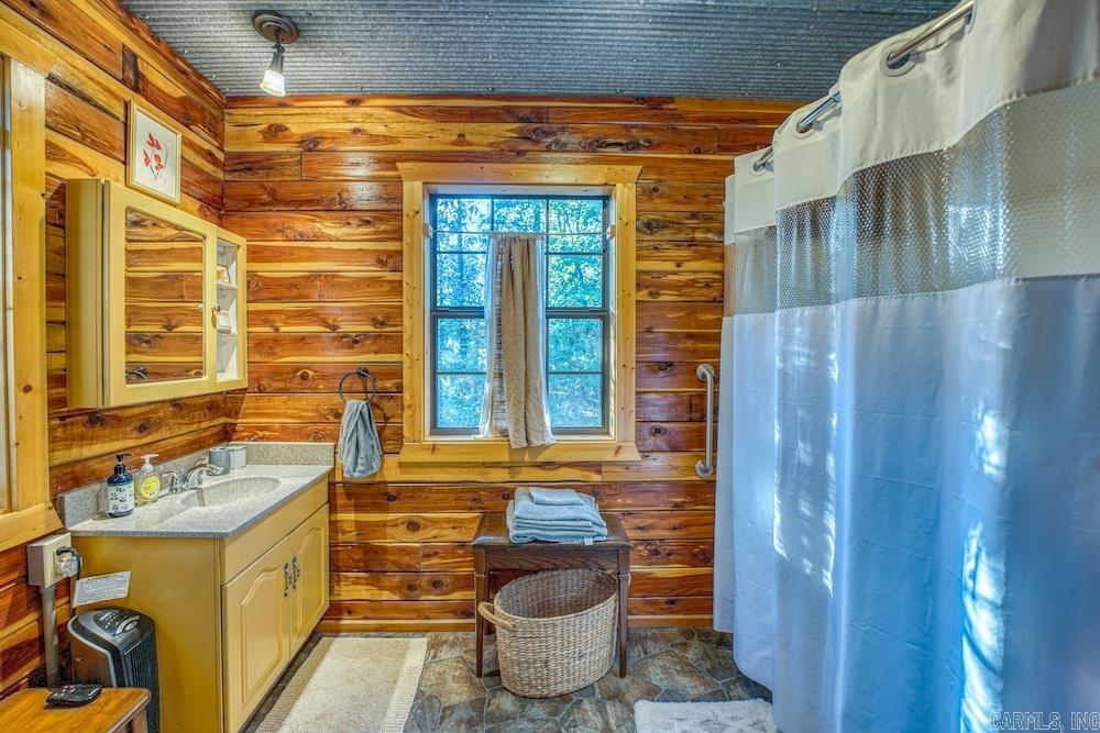 525 Hodge Spring Road Norfork, AR 72658