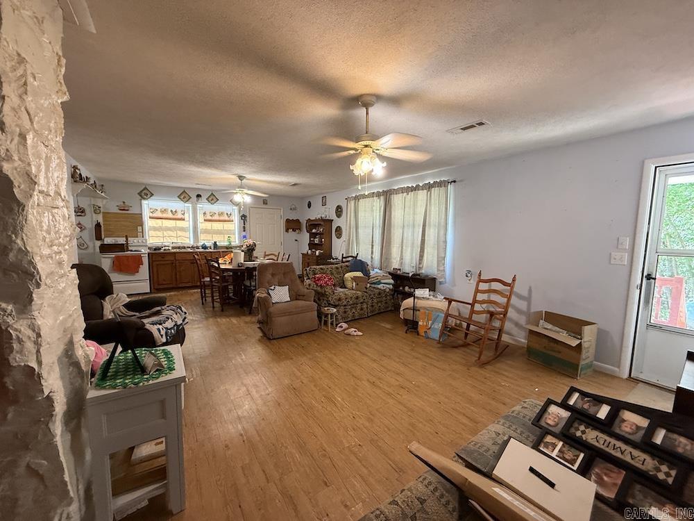 324 NC 8589  Vendor, AR