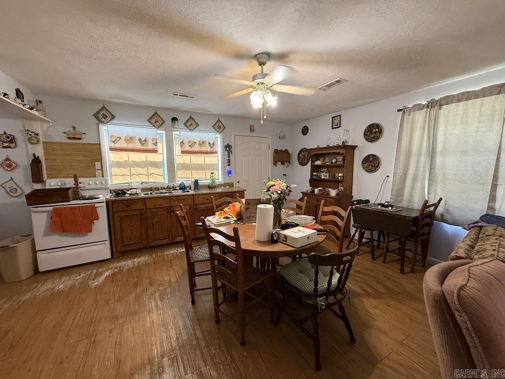 324 NC 8589  Vendor, AR