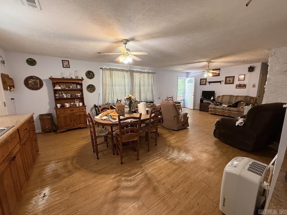324 NC 8589  Vendor, AR
