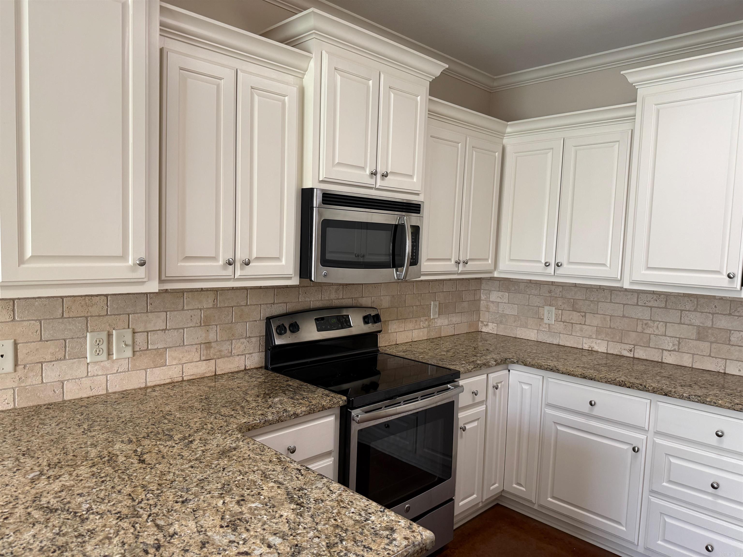 2455 EIGHTEEN  Conway, AR
