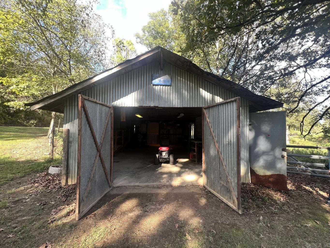 259 E Red Barn  Cave City, AR