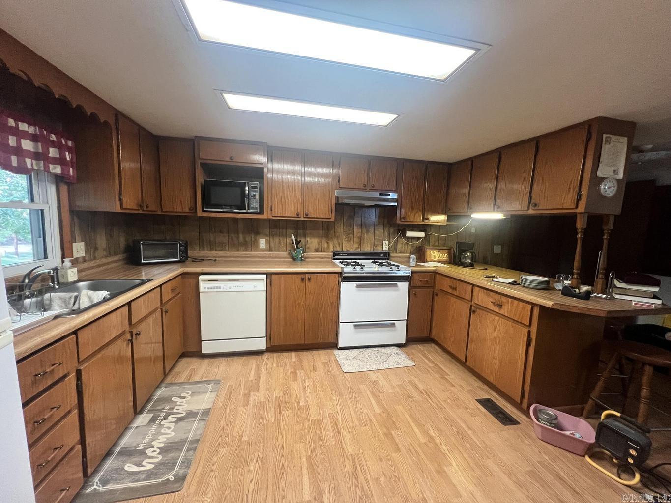 259 E Red Barn  Cave City, AR