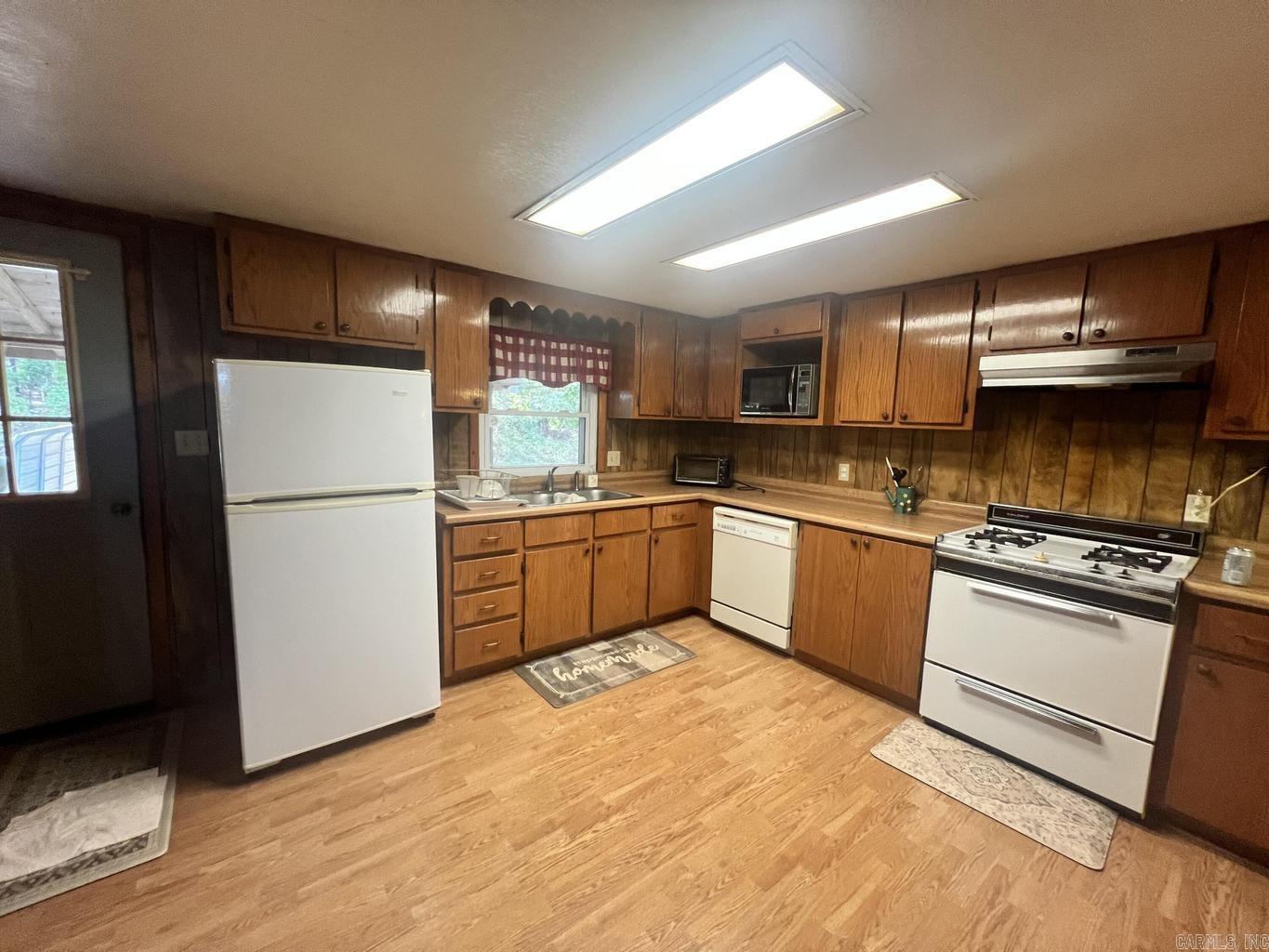259 E Red Barn  Cave City, AR