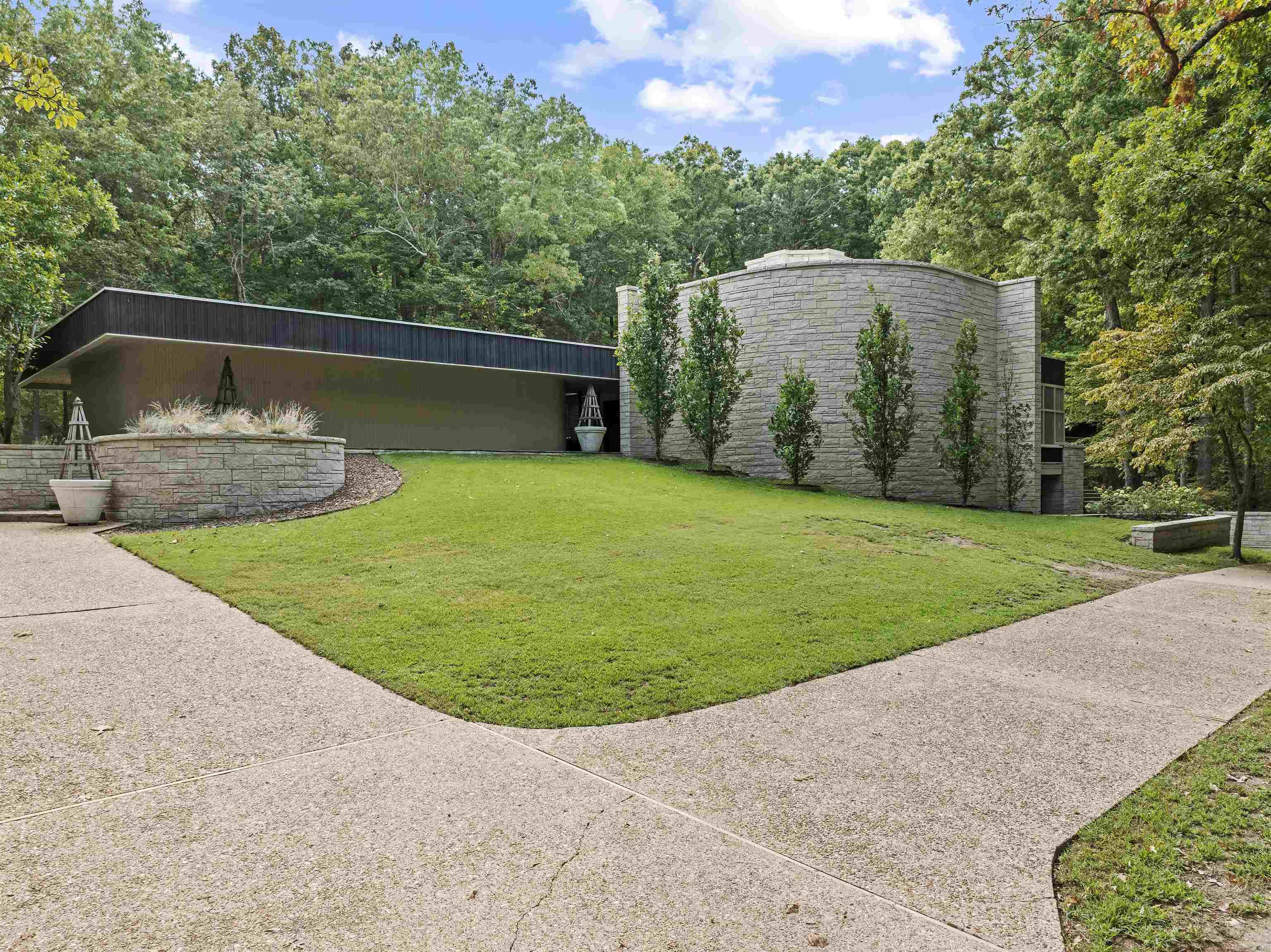 2702  Stonehedge  Harrison, AR