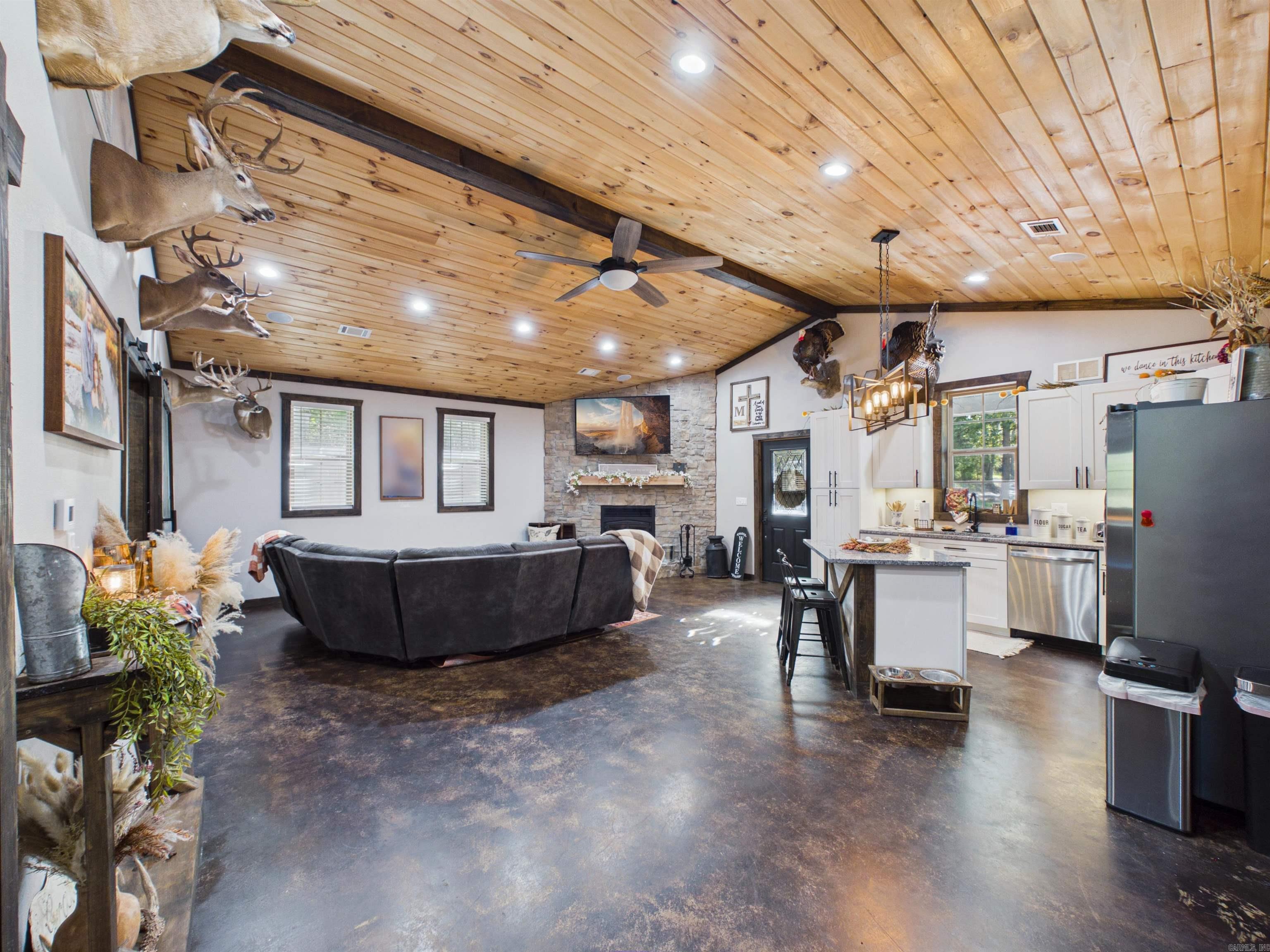 106 W PROSPERITY RD  Poughkeepsie, AR