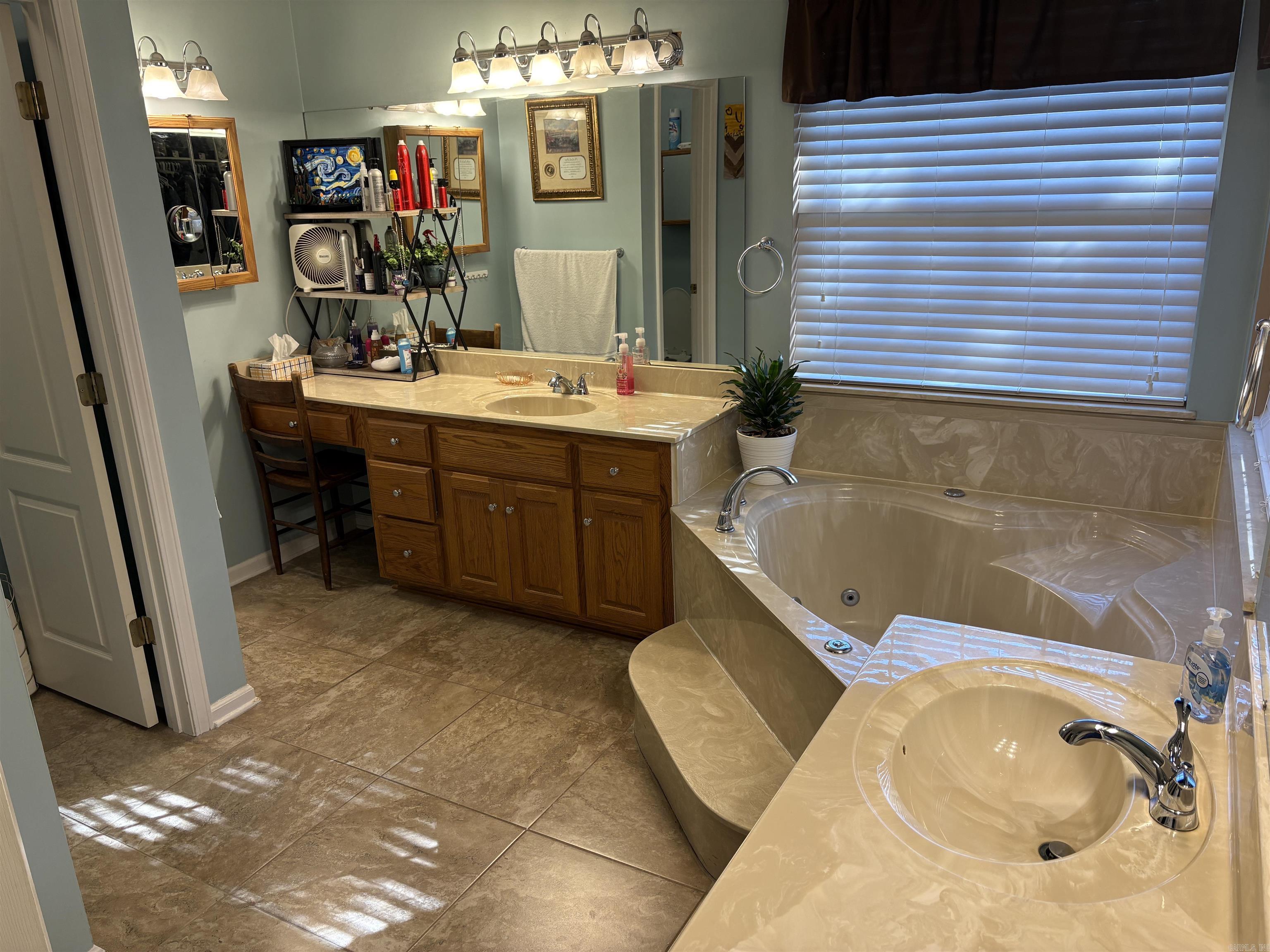 2111 Millwood  Conway, AR