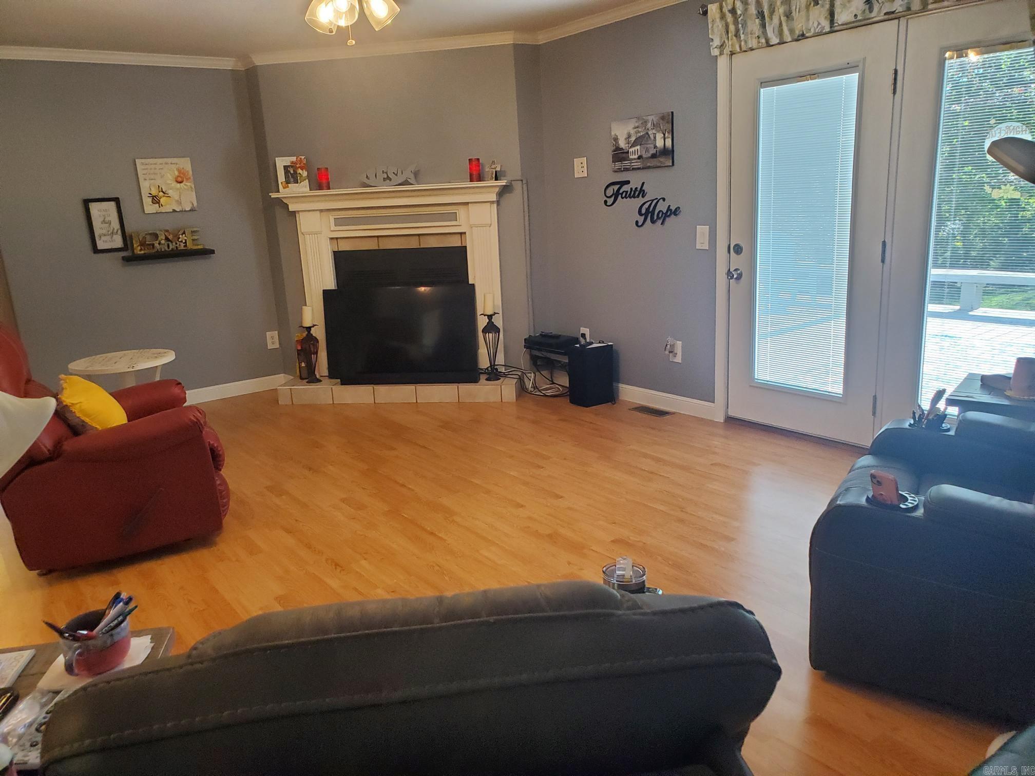 124 P T  Mena, AR