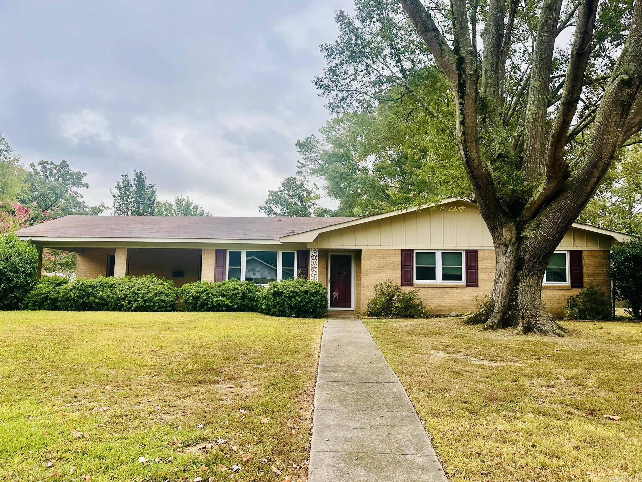 1609 S Mississippi St  Crossett, AR