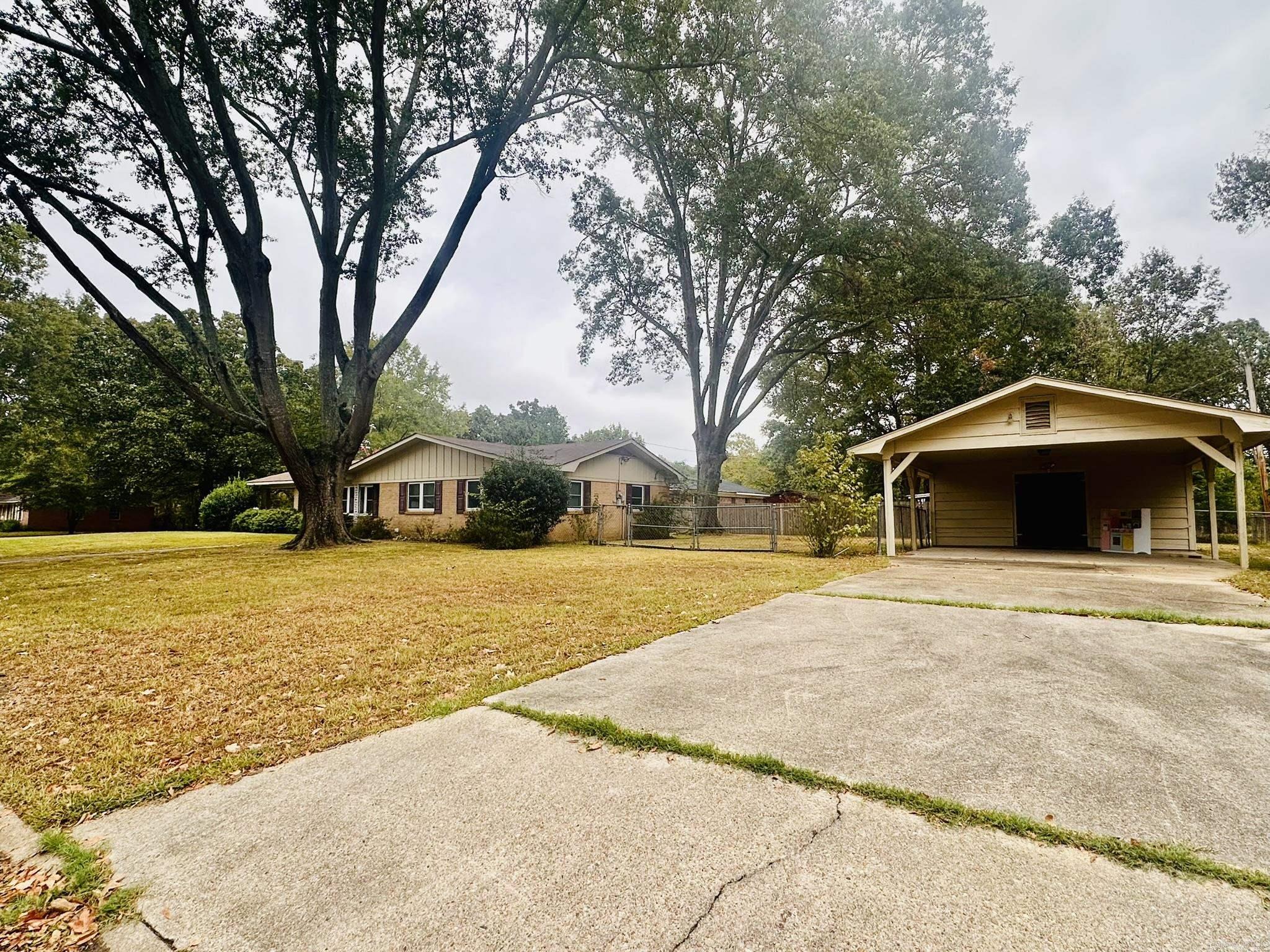 1609 S Mississippi St  Crossett, AR
