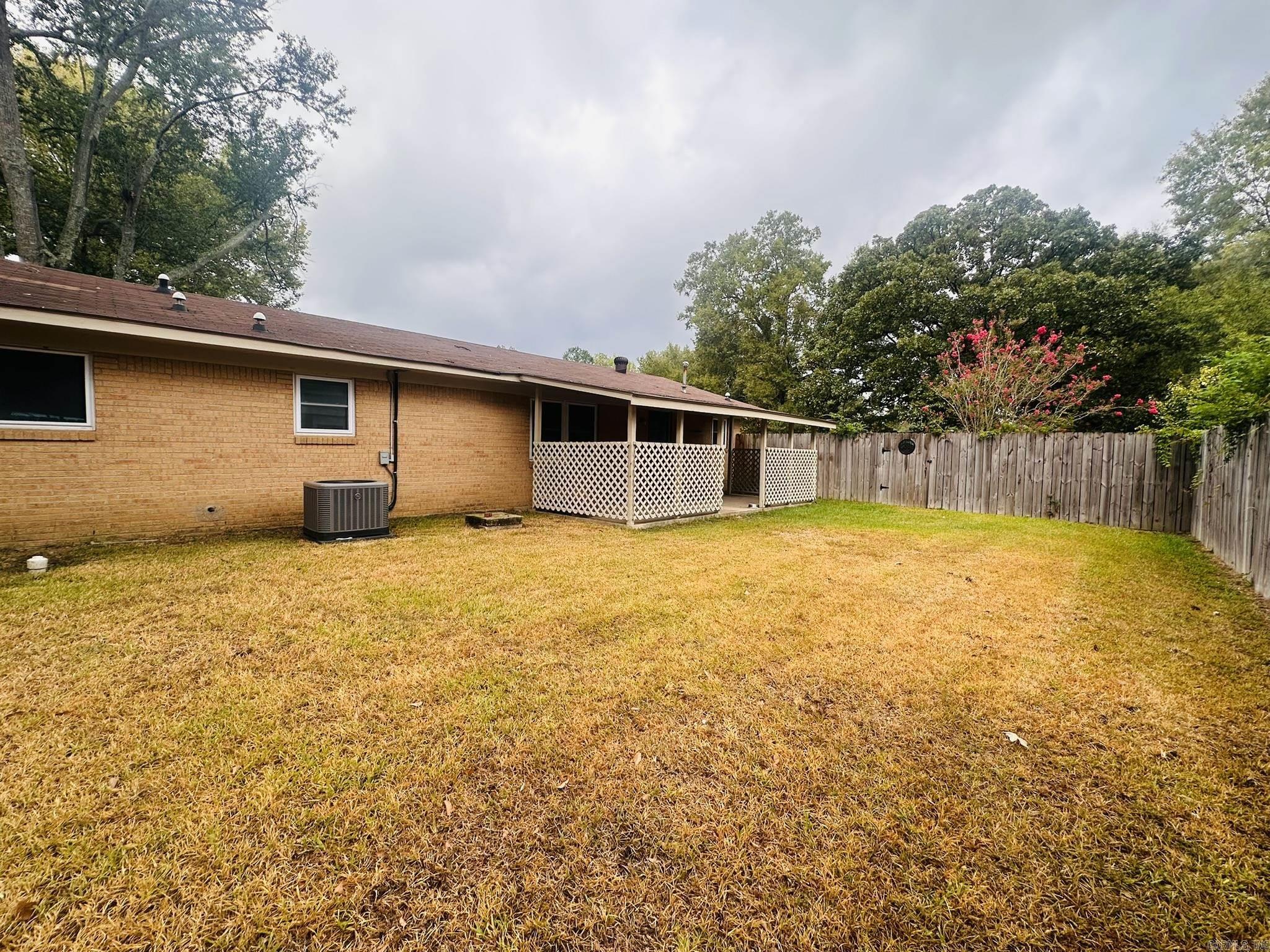 1609 S Mississippi St  Crossett, AR