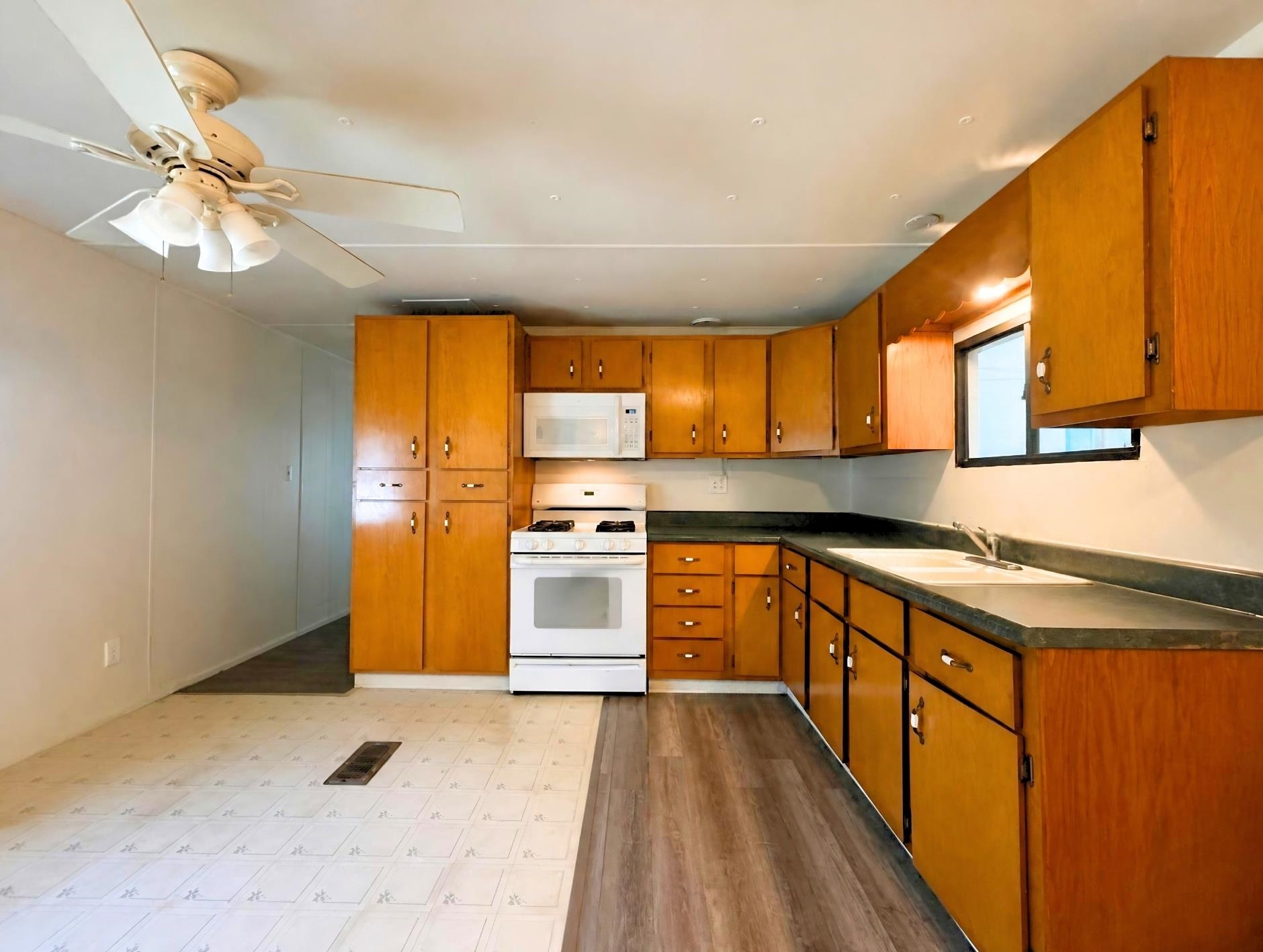115 N Circle  Ash Flat, AR