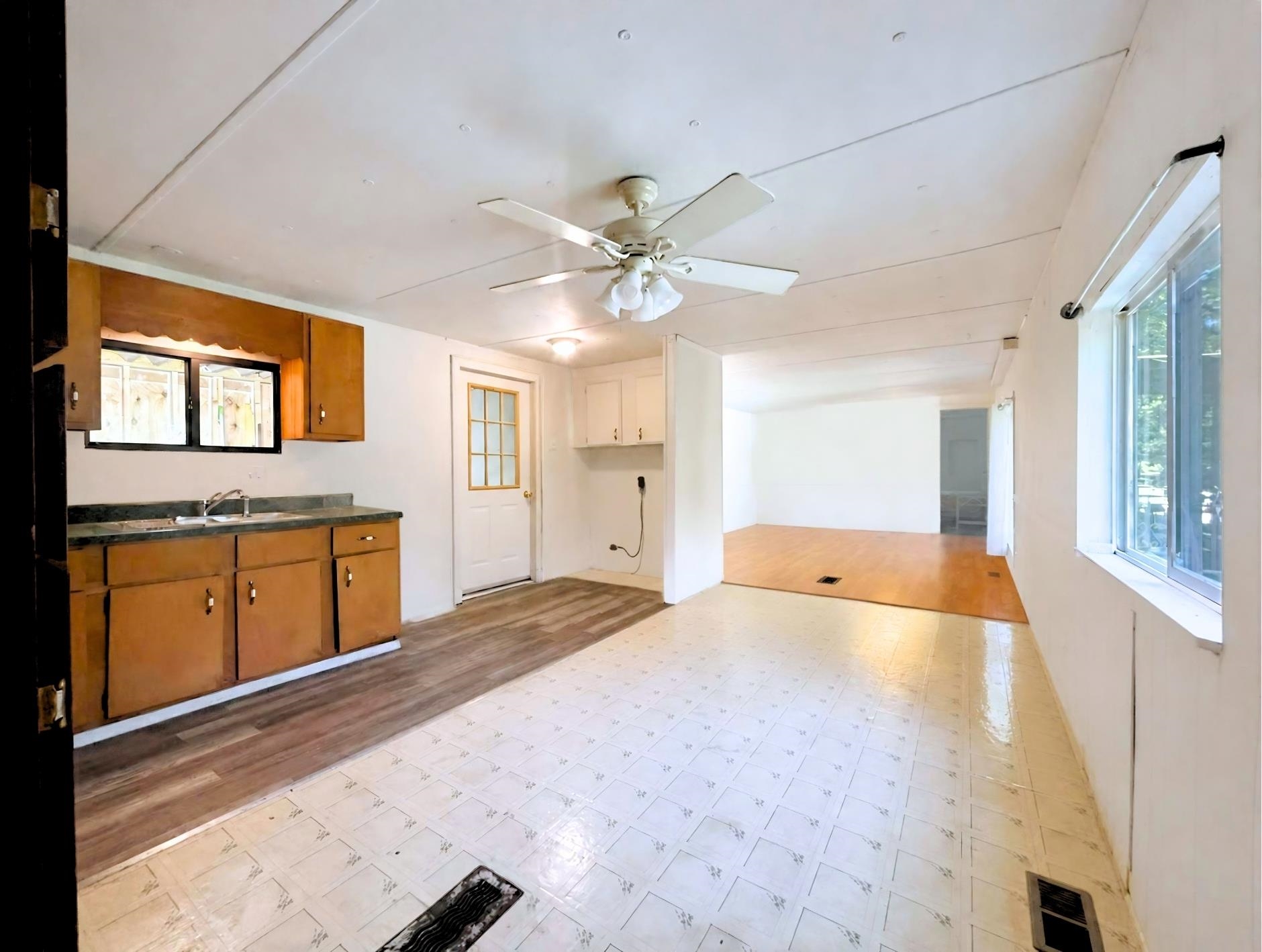 115 N Circle  Ash Flat, AR