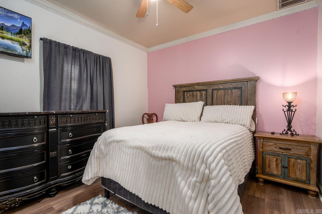 320 Castlegate Dr — photo 2