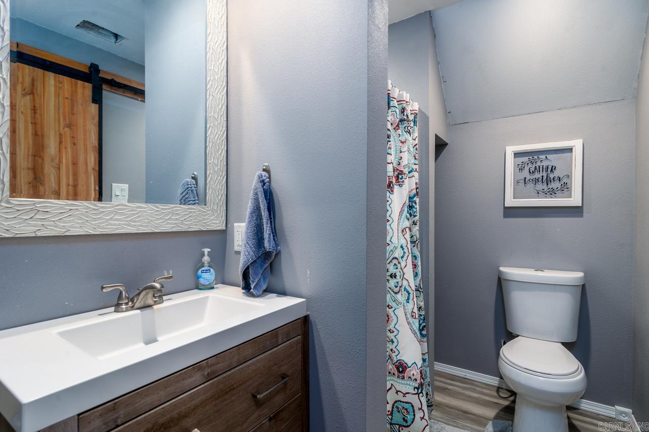 320 Castlegate Dr — photo 3