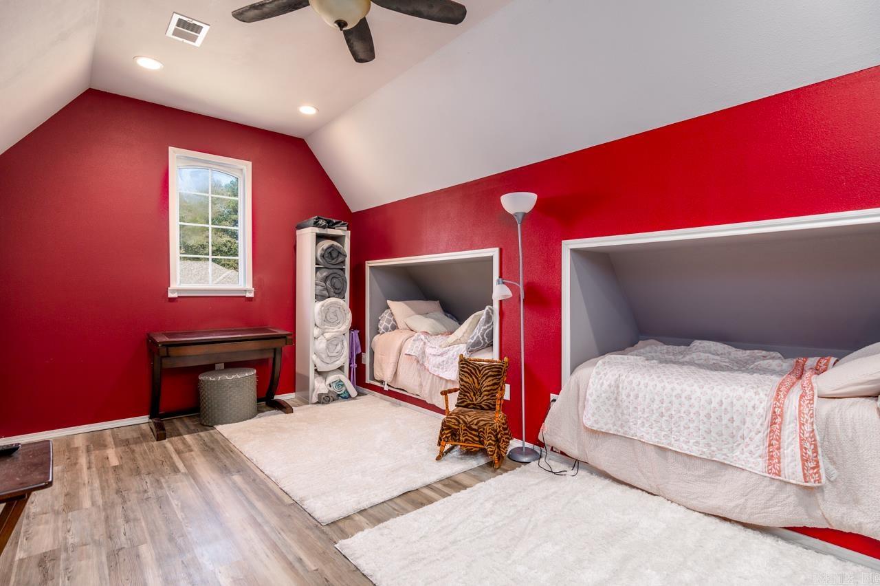 320 Castlegate Dr — photo 4
