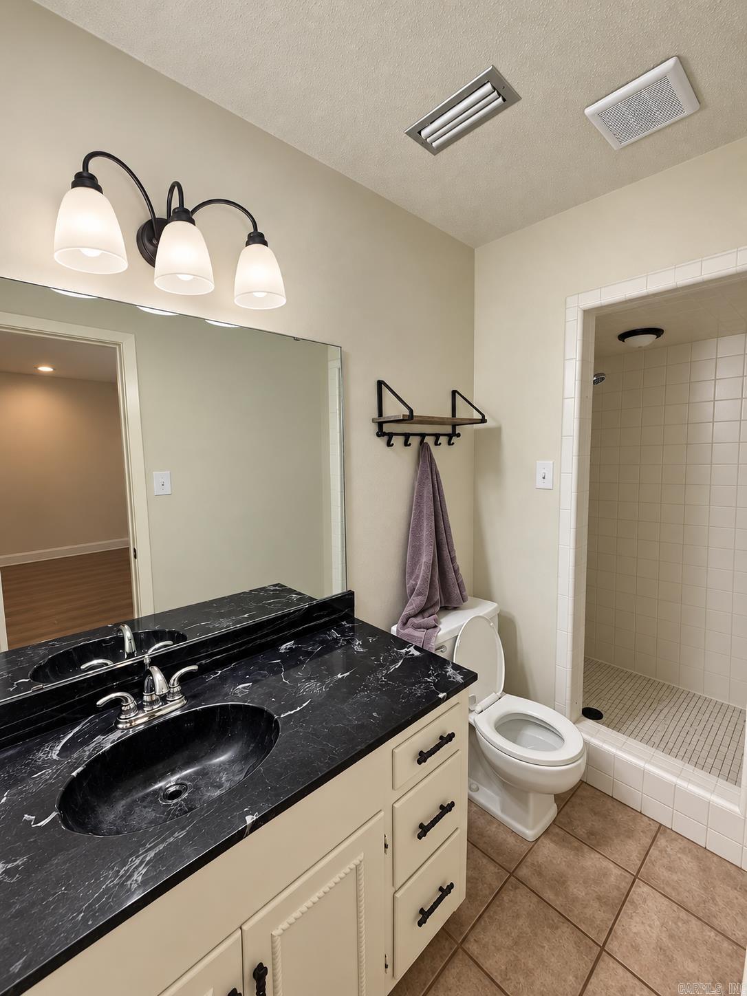 2104 Banny Benton, AR 72019