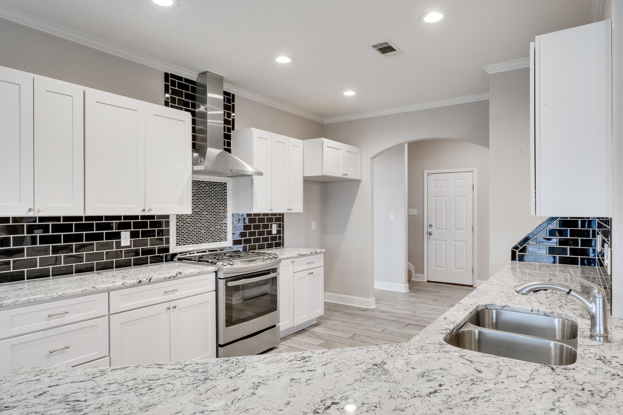 6899 Grace Village Drive Alexander, AR 72002