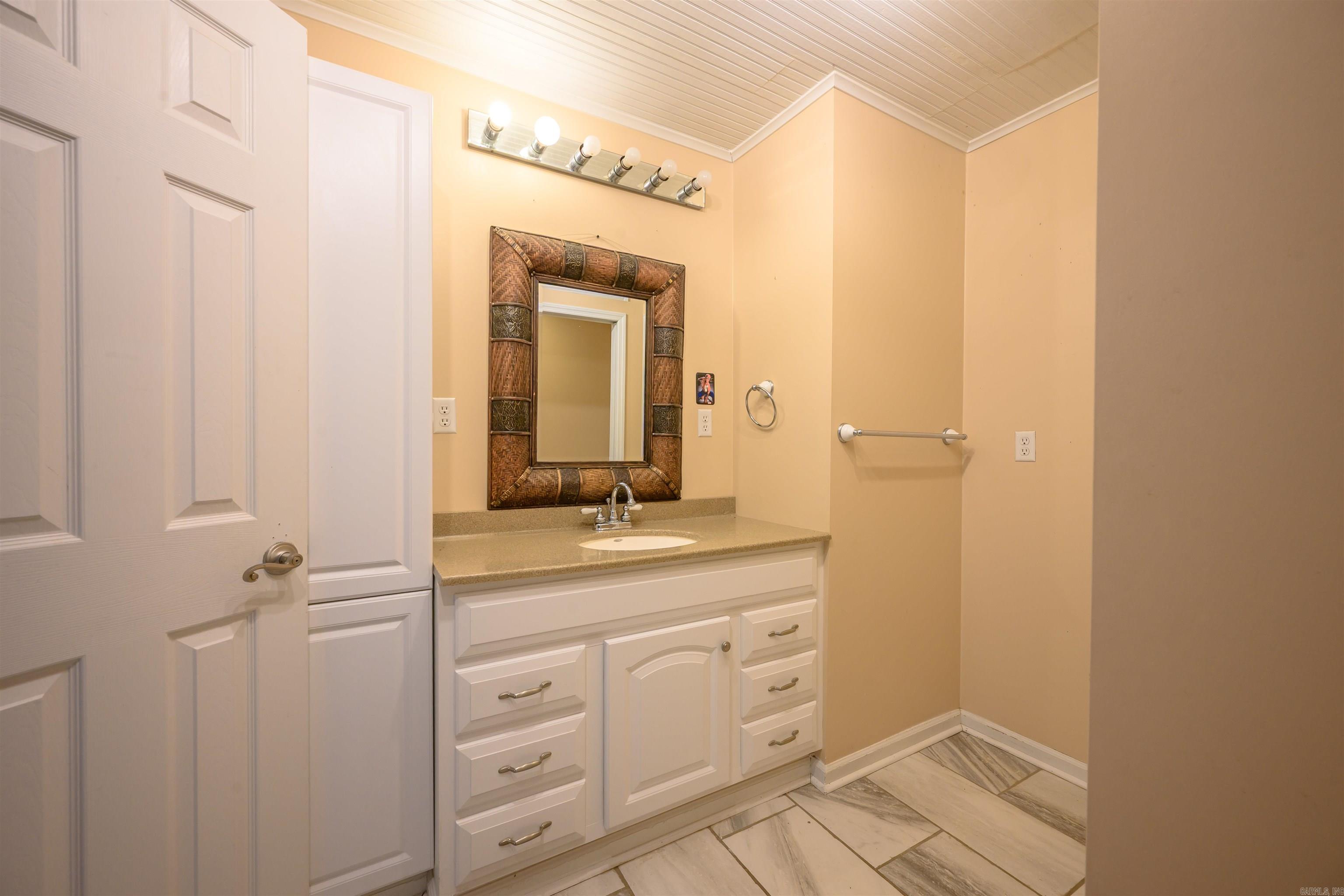 22 Nioka Drive Cherokee Village, AR 72529