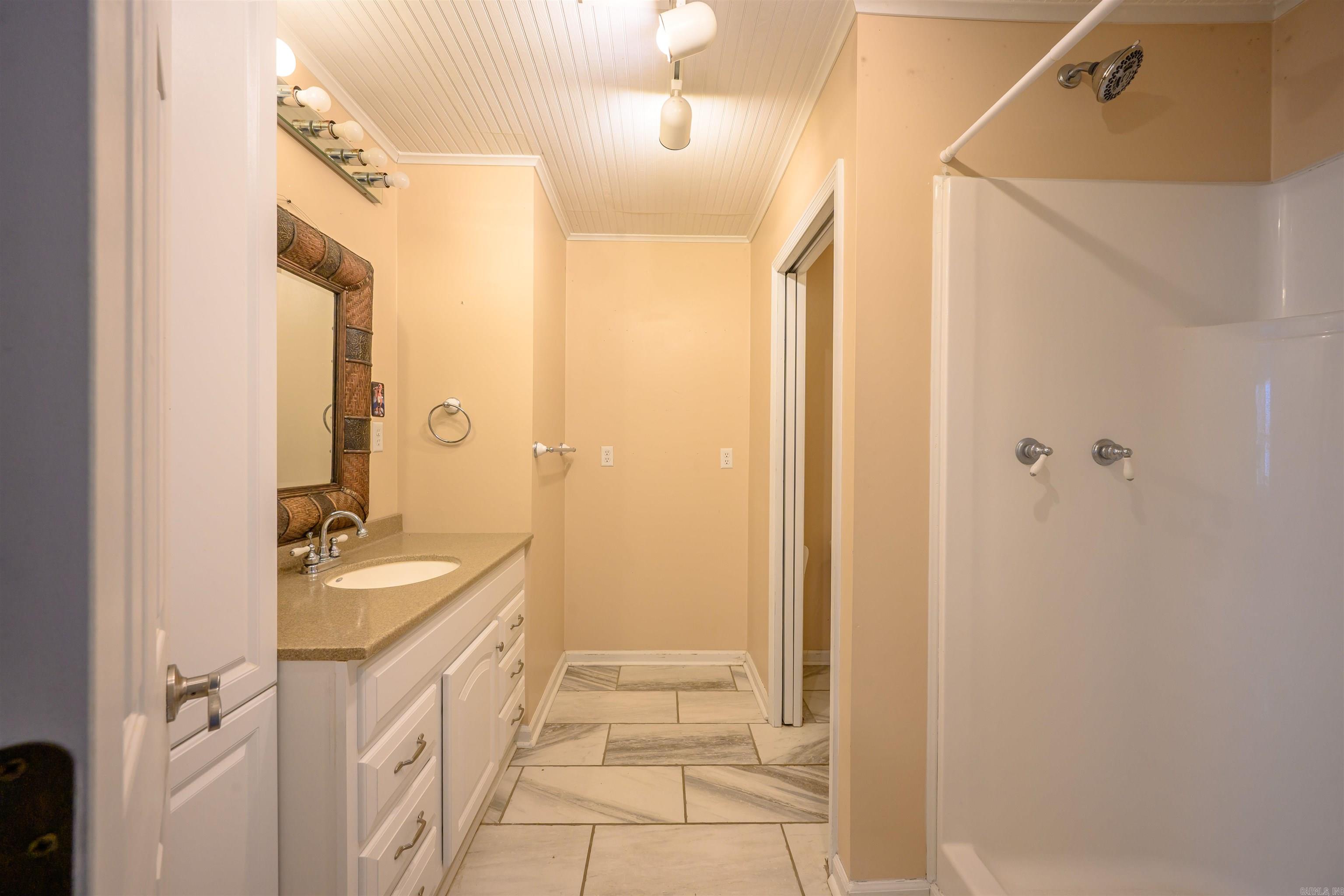 22 Nioka Drive Cherokee Village, AR 72529