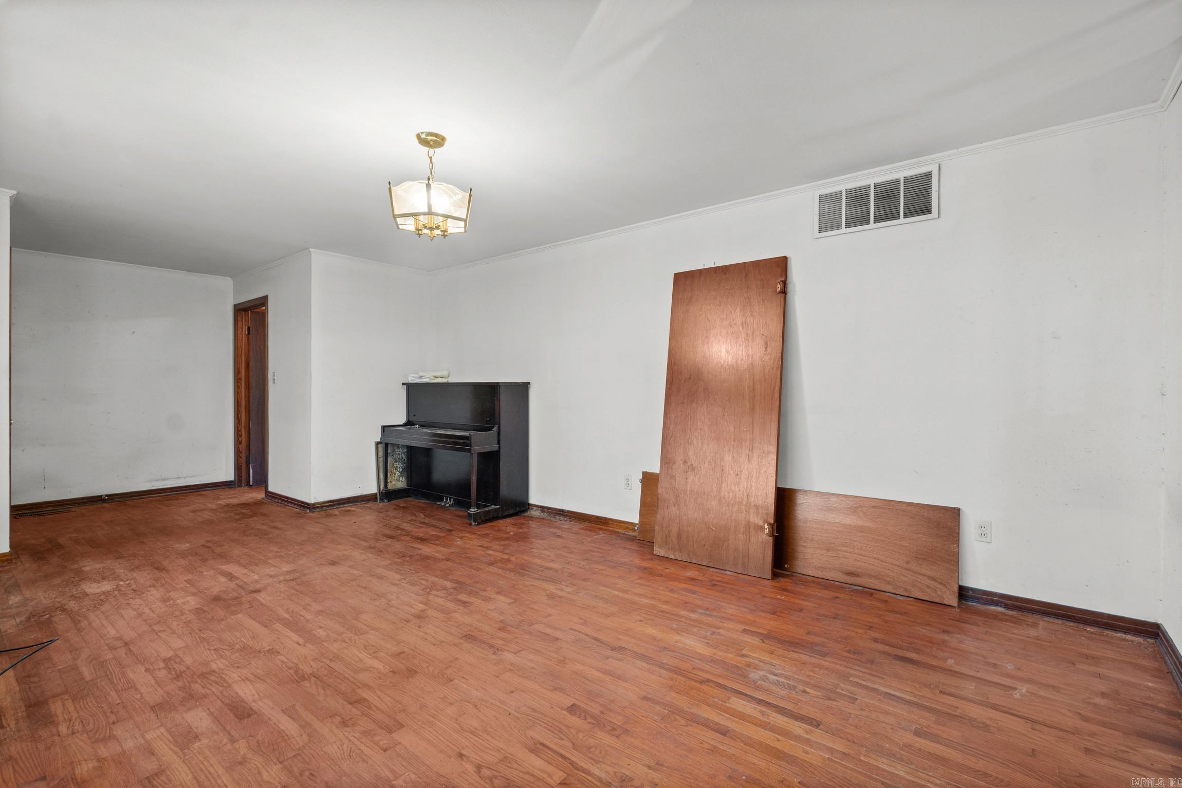 702 N. Spring St. — photo 5