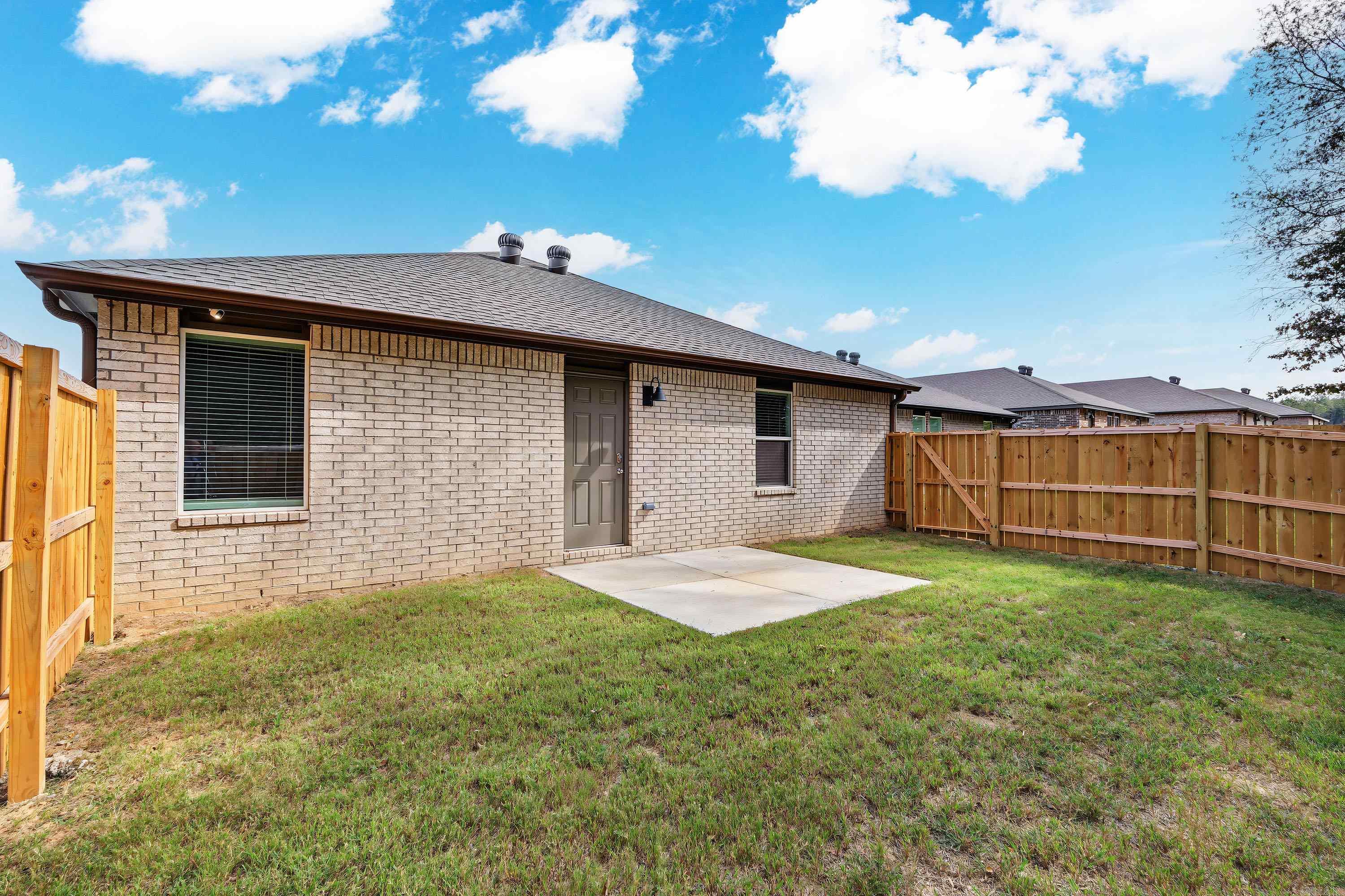 215 Bighorn Trail Maumelle, AR 72113