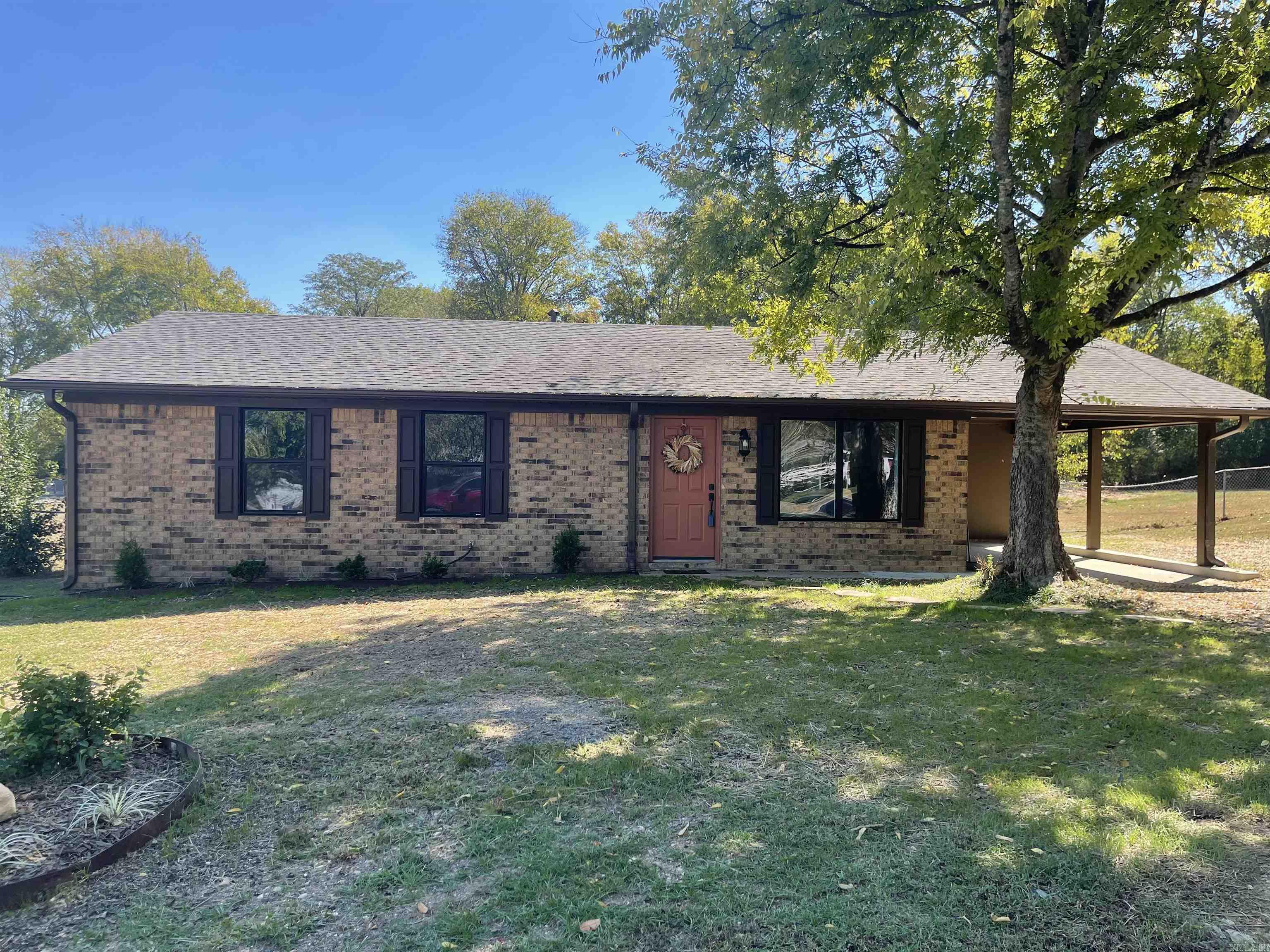 8904 Stonehedge Trail — exterior
