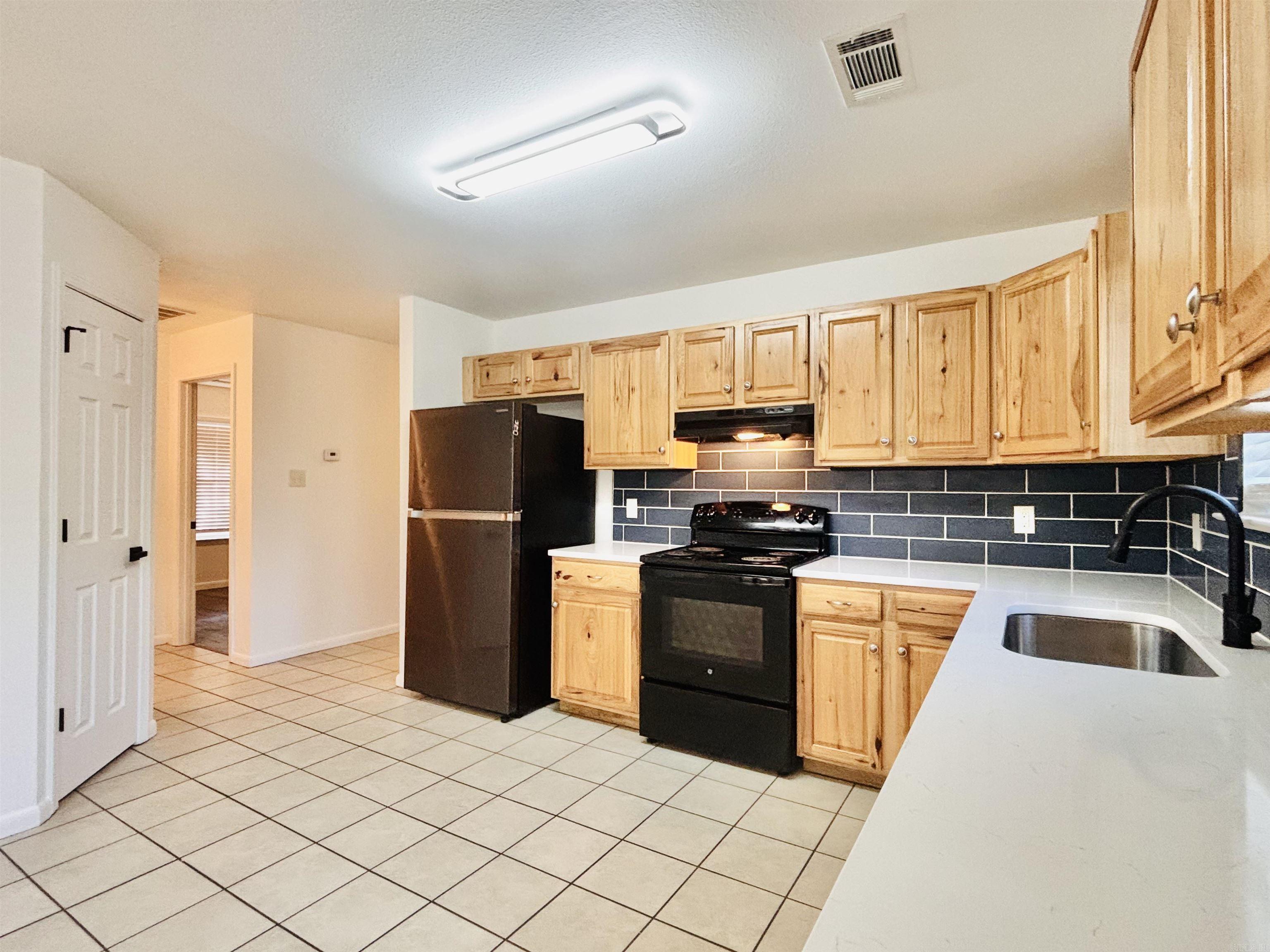 1203 N Olive Street — photo 3