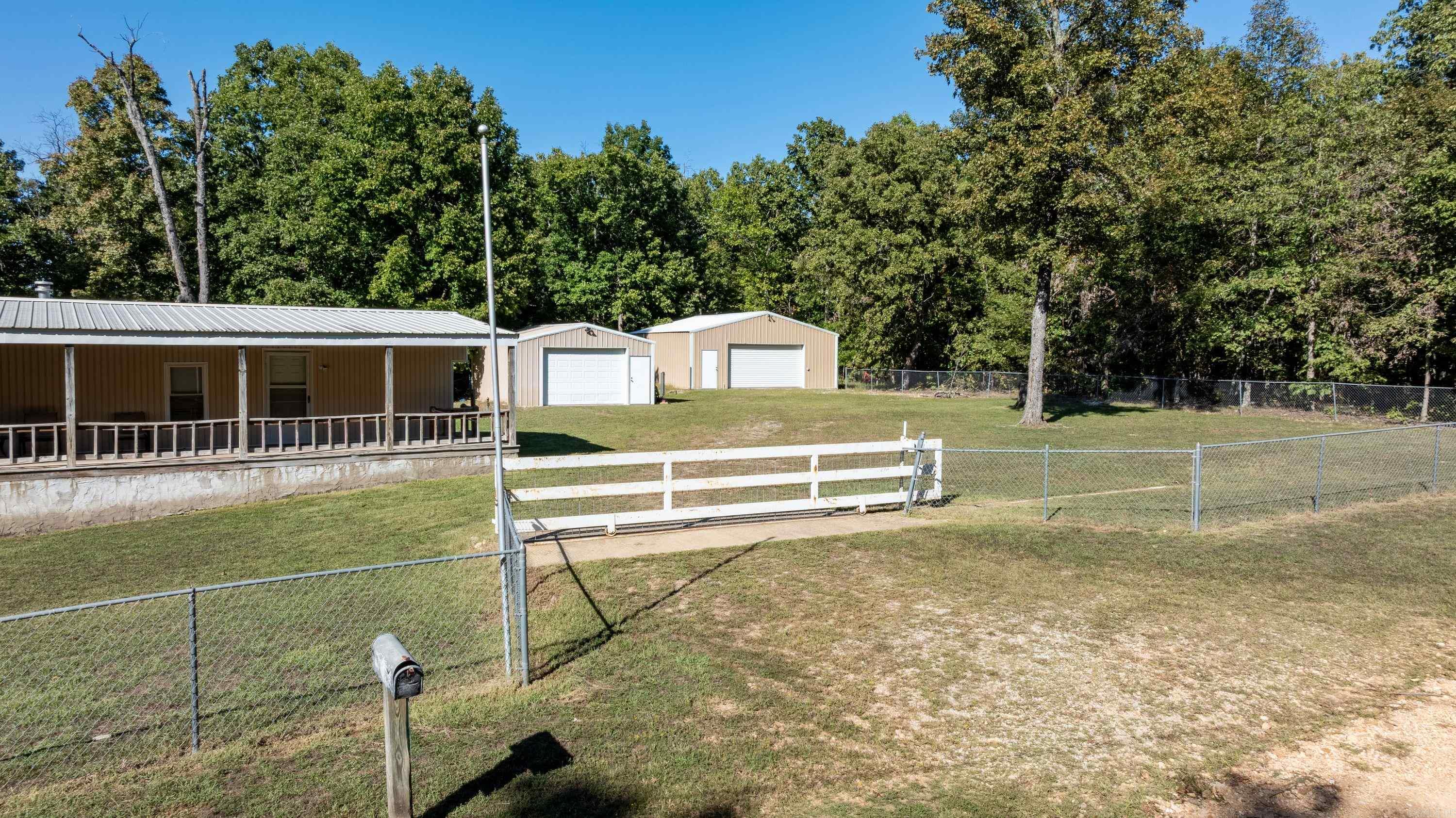 222 W CC Rd Hardy, AR 72542