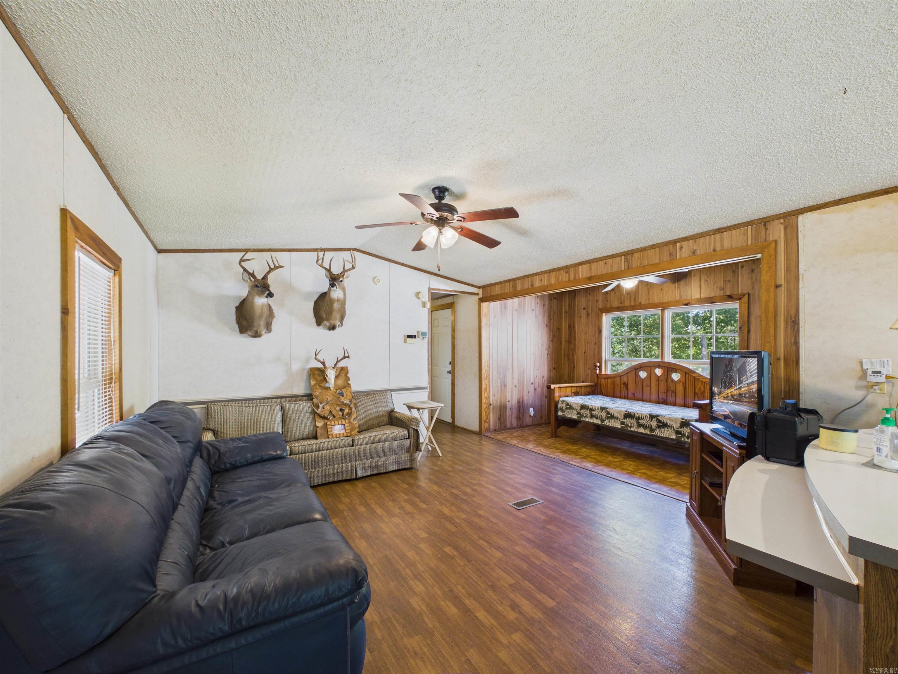 222 W CC Rd Hardy, AR 72542