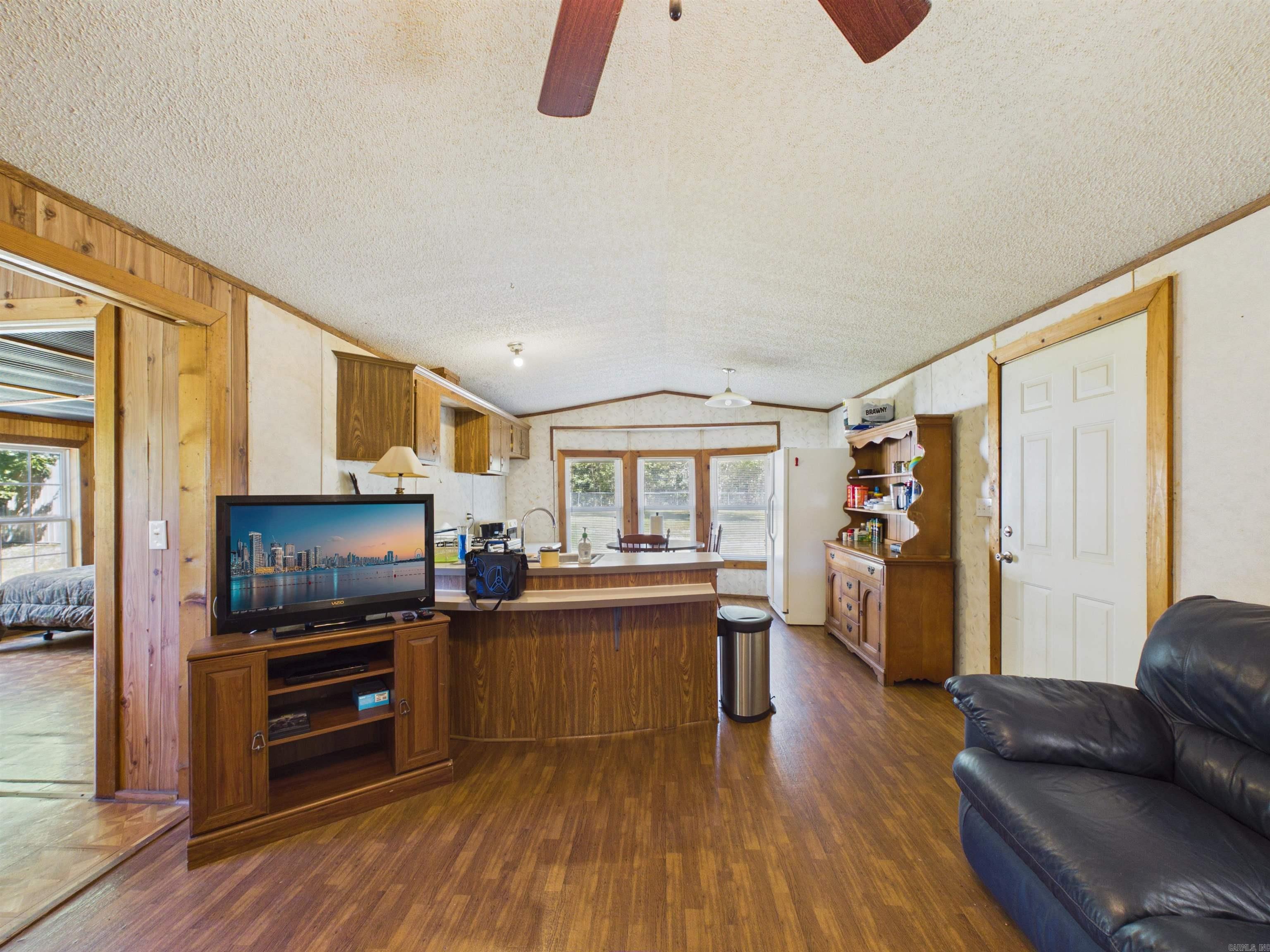 222 W CC Rd Hardy, AR 72542