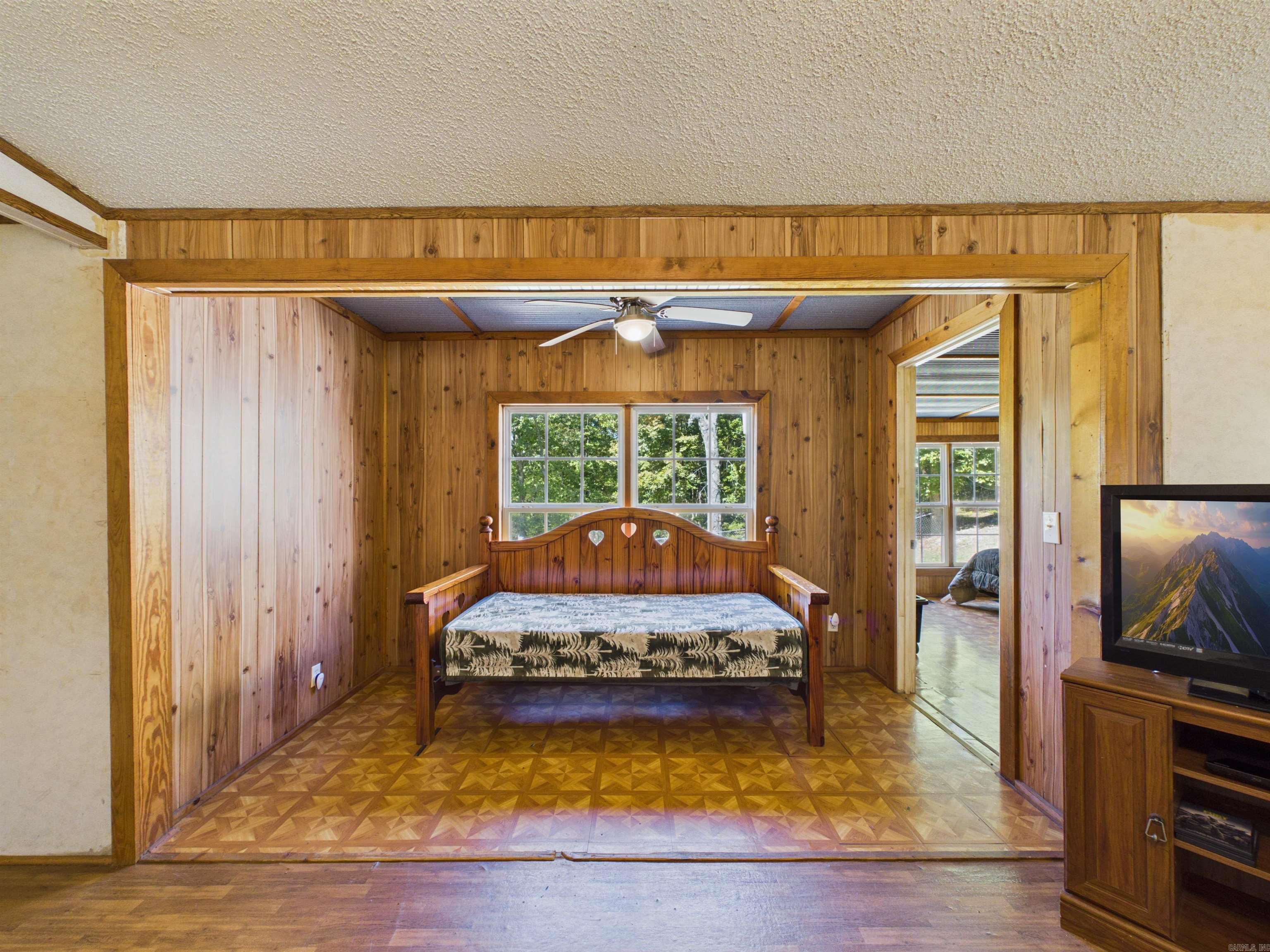 222 W CC Rd Hardy, AR 72542