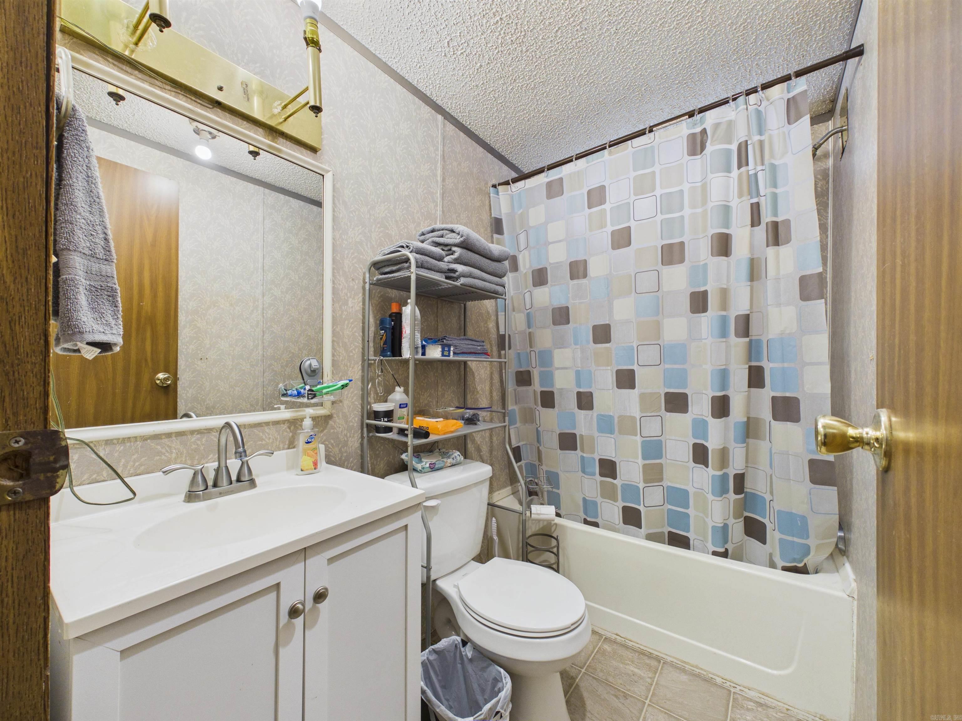222 W CC Rd Hardy, AR 72542