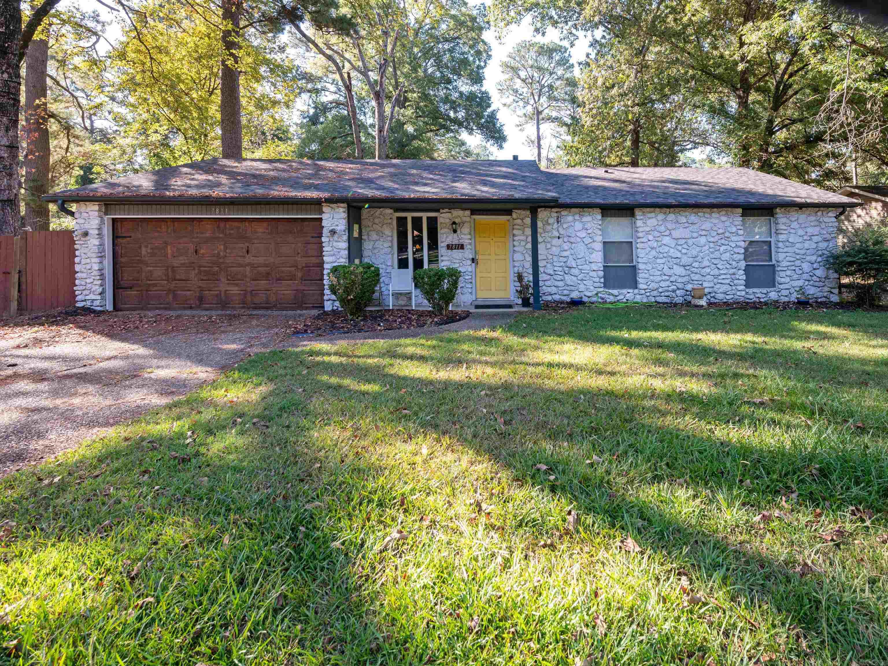 7811 Pat Lane — exterior