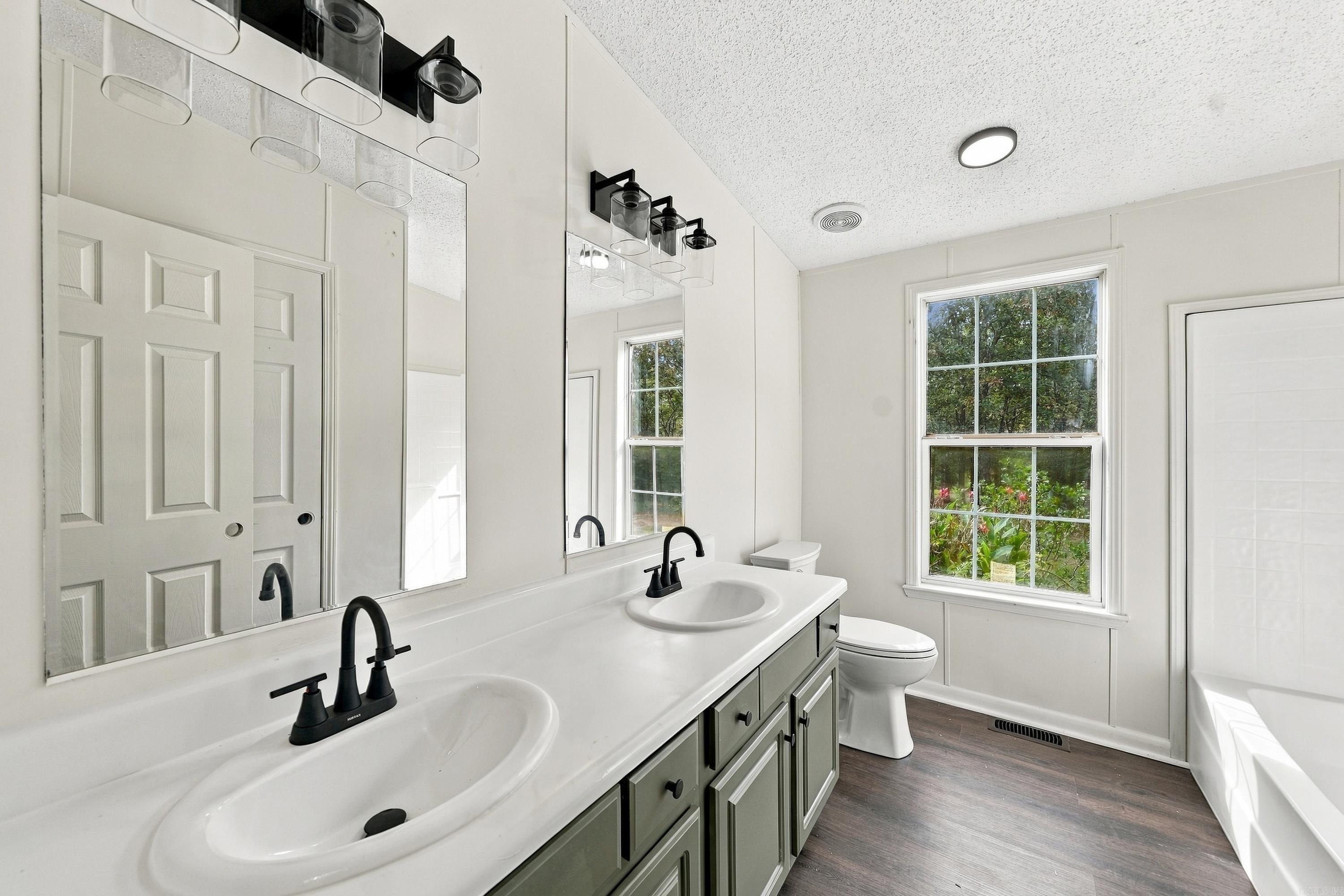 71 Kara Cove Vilonia, AR 72173