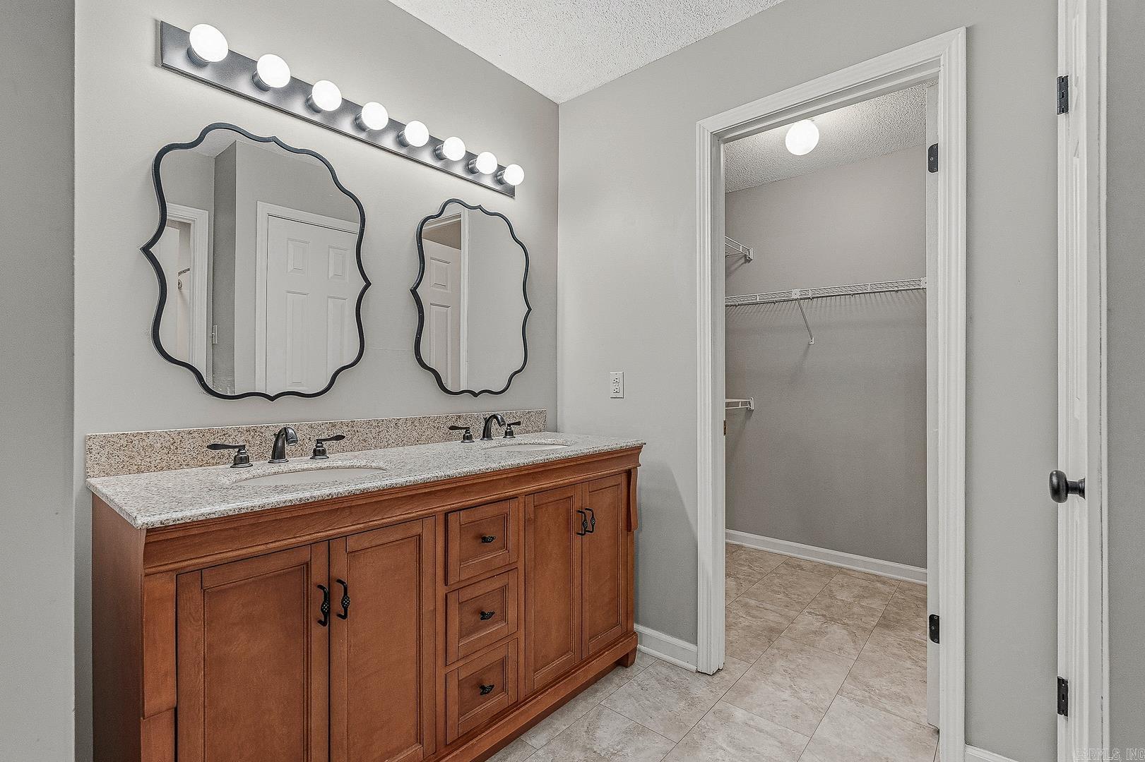 902 Live Oak Circle Jonesboro, AR 72401