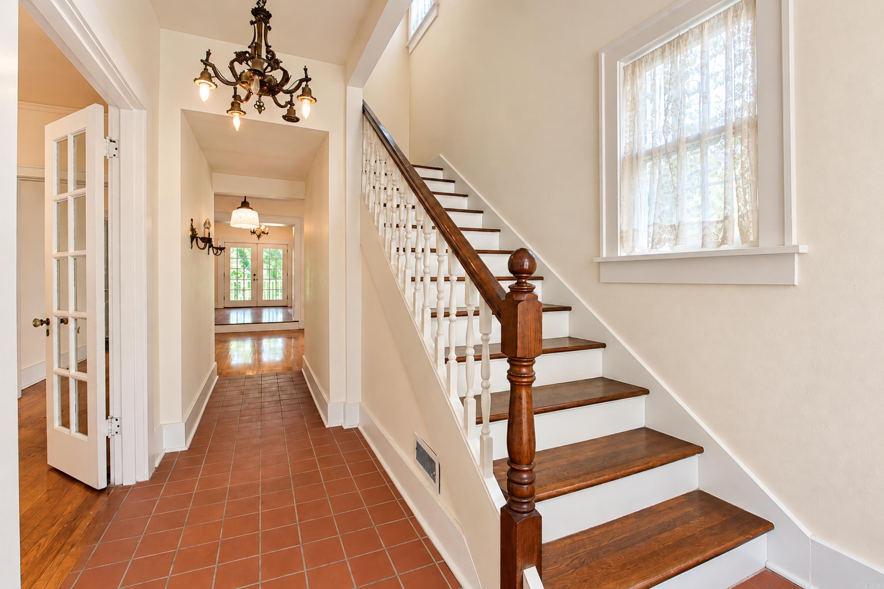 204 Vernon Avenue — photo 5