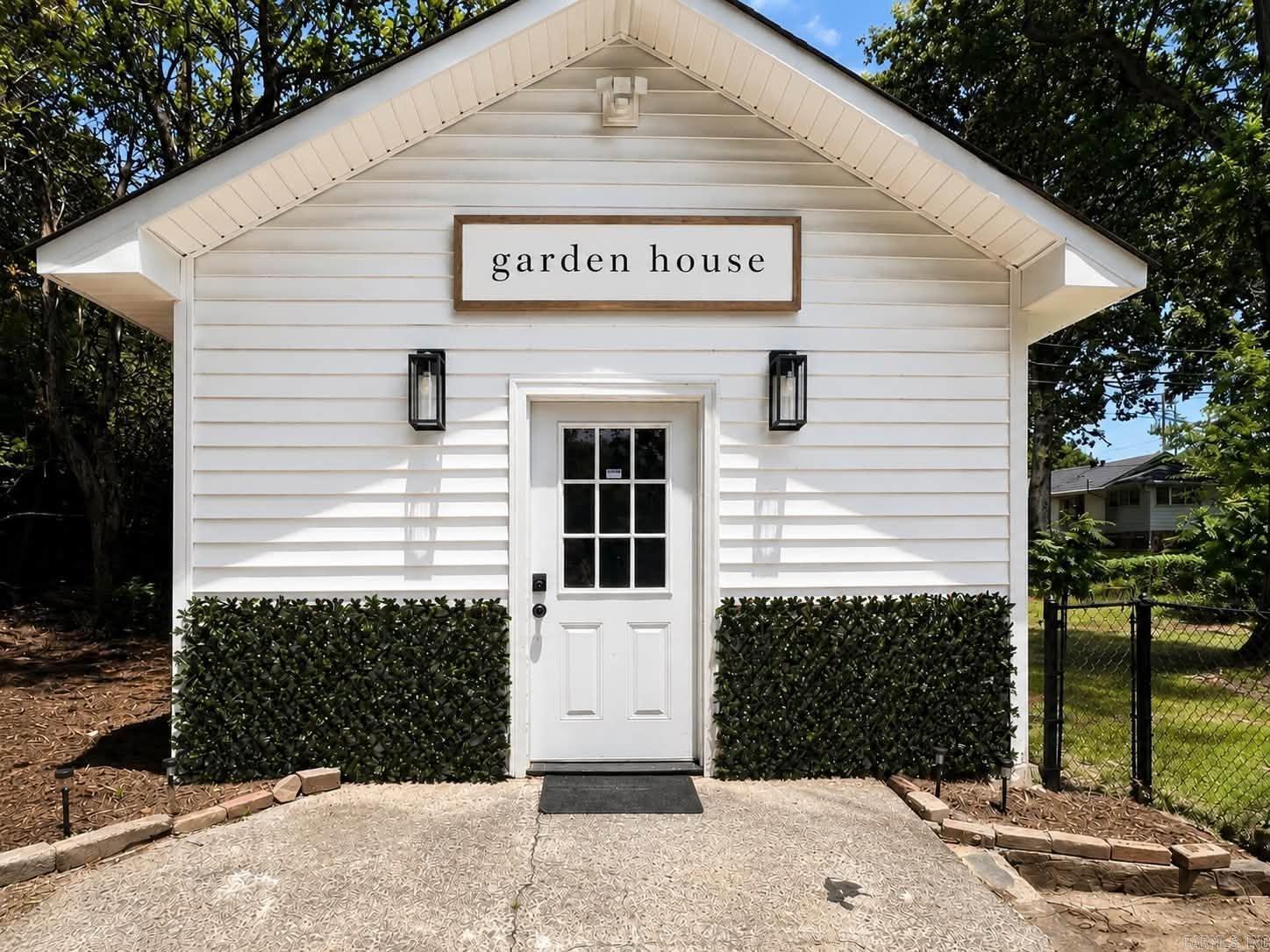 2209 W Long 17th Street North Little Rock, AR 72114